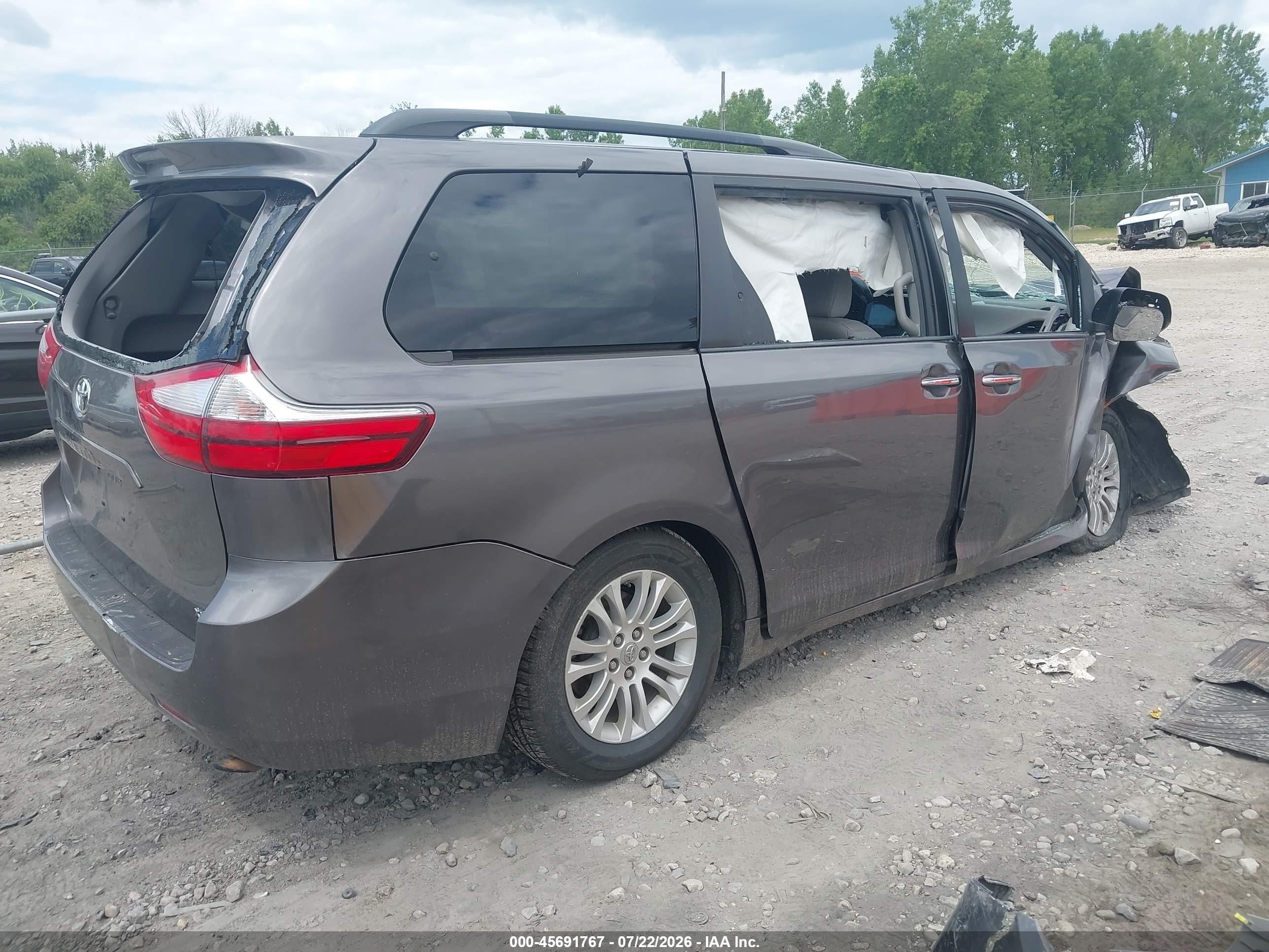 2015 Toyota Sienna Xle 8 Passenger Gray vin: 5TDYK3DC8FS604727