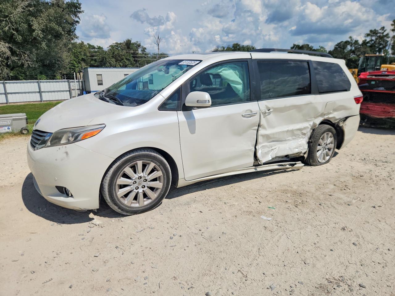 2015 Toyota Sienna Limited Premium 7-passenger White vin: 5TDYK3DC8FS622273