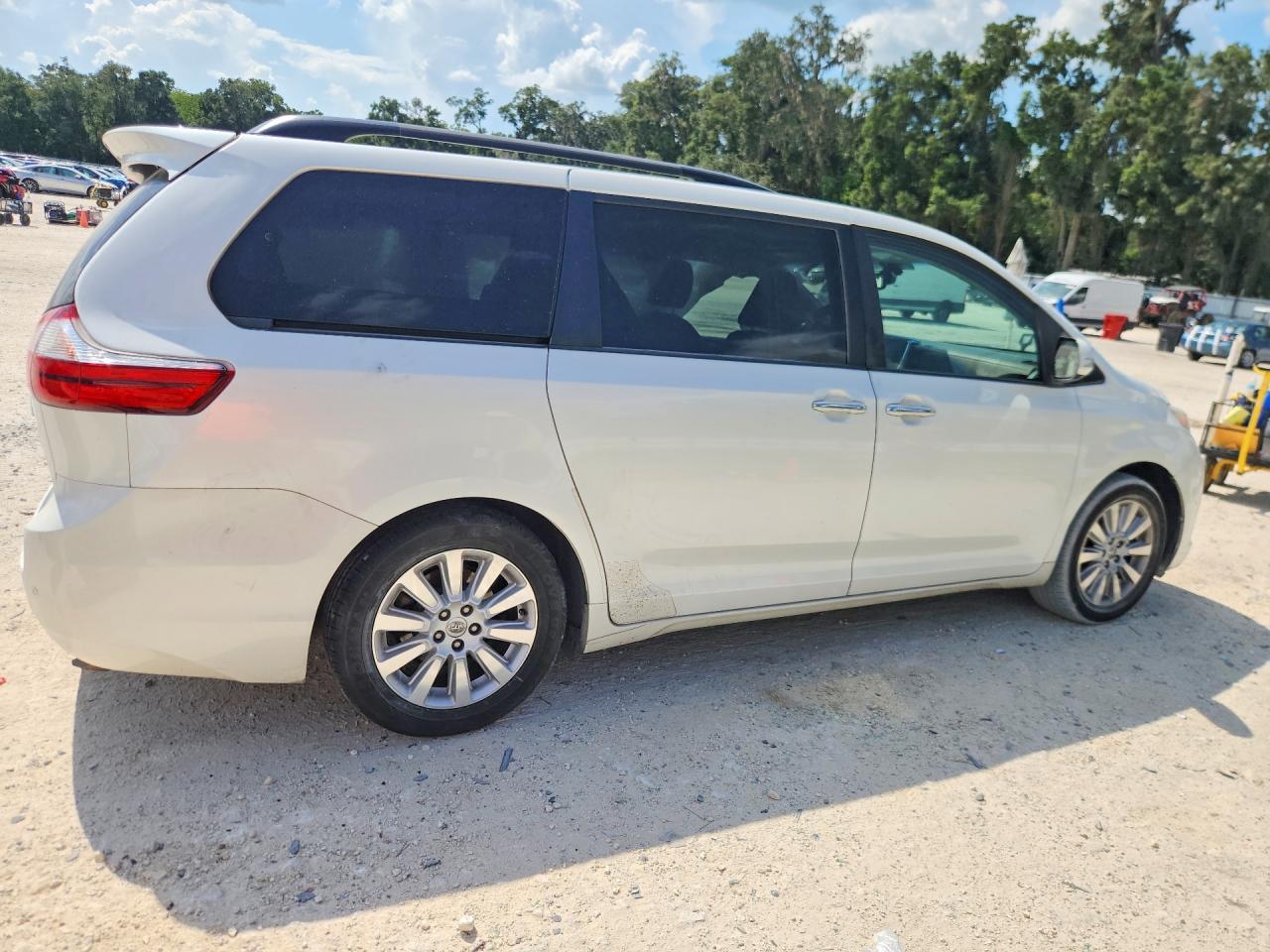 2015 Toyota Sienna Limited Premium 7-passenger White vin: 5TDYK3DC8FS622273