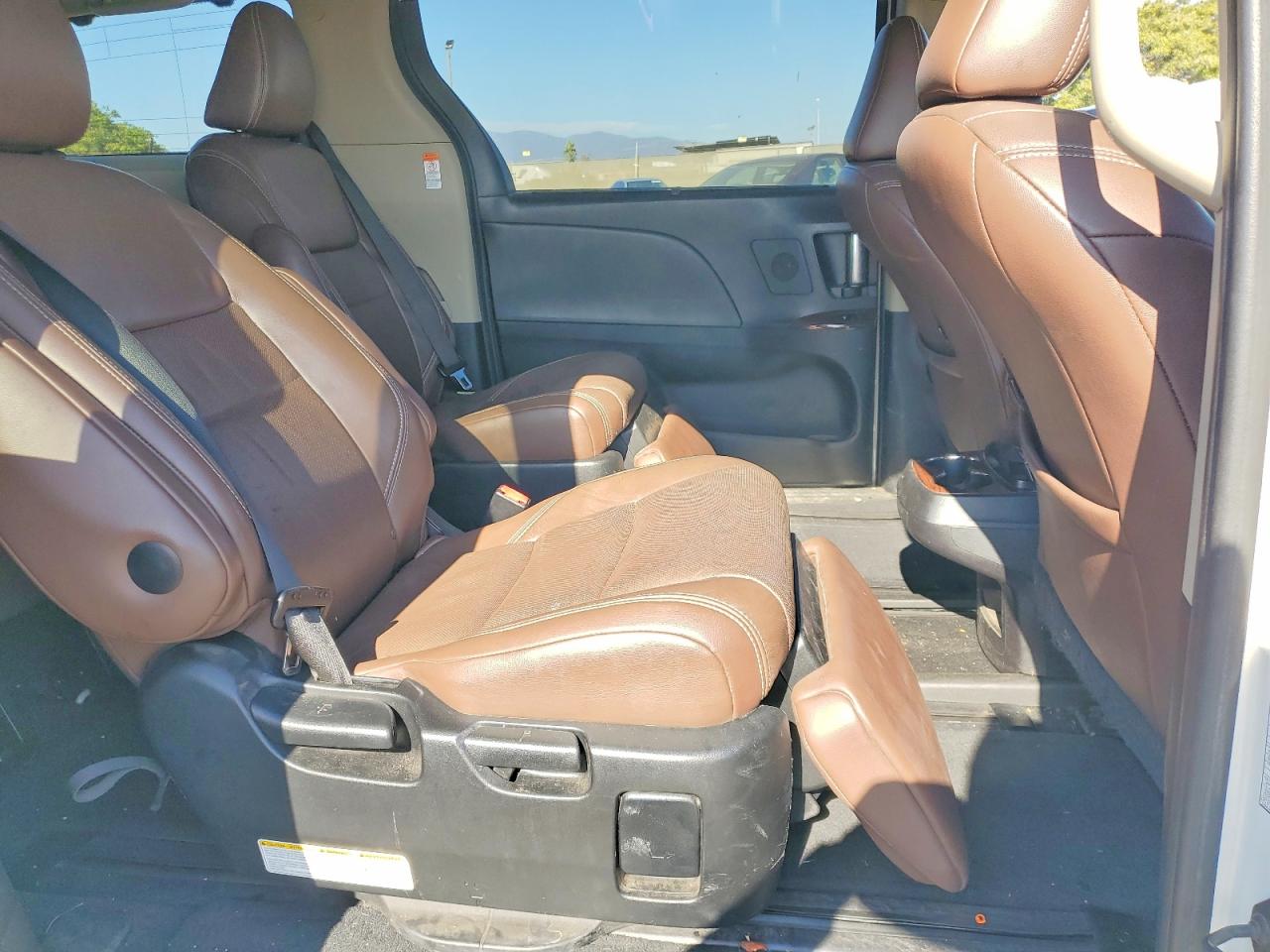 2015 Toyota Sienna Limited 7-passenger White vin: 5TDYK3DC8FS627926