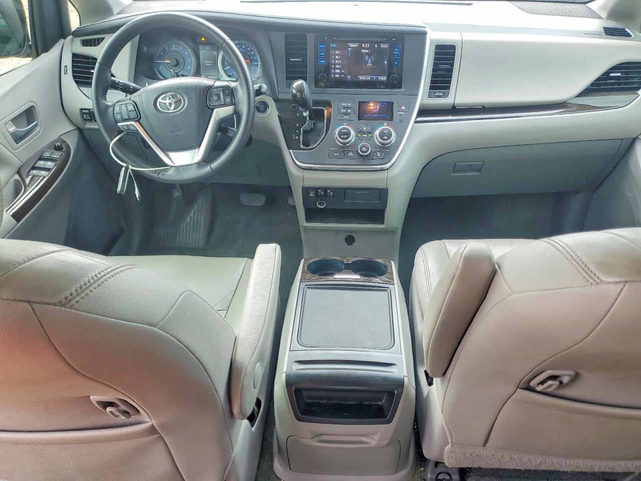 2015 Toyota Sienna Xle 8-passenger Silver vin: 5TDYK3DC8FS631779