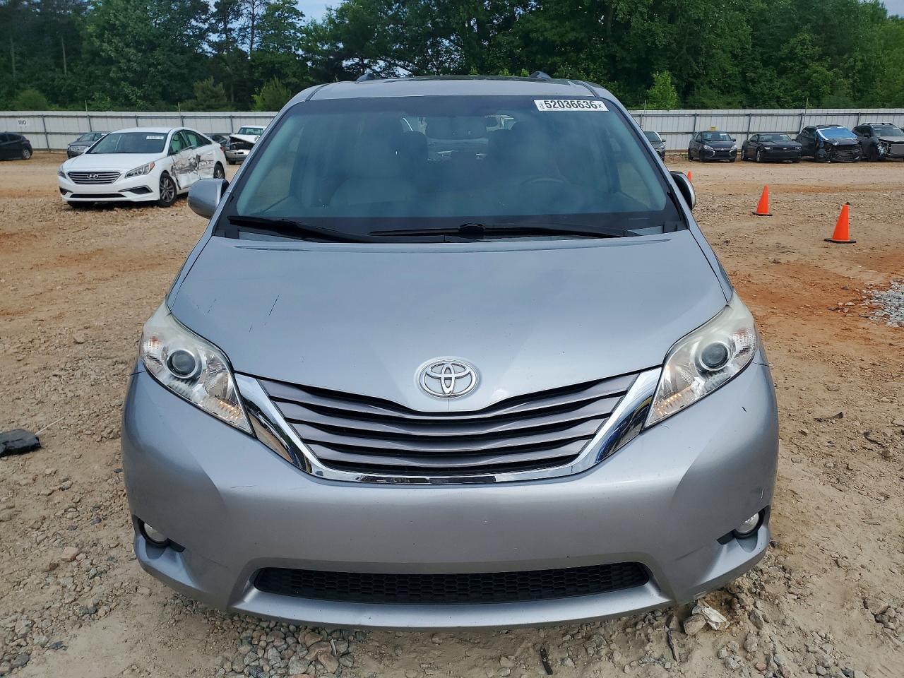 2015 Toyota Sienna Xle 8-passenger Silver vin: 5TDYK3DC8FS631779