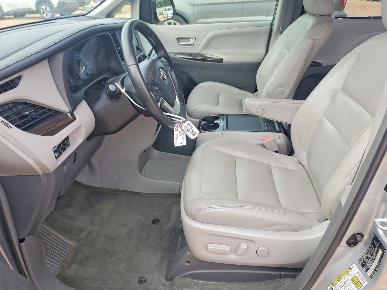 2015 Toyota Sienna Xle 8-passenger Silver vin: 5TDYK3DC8FS631779