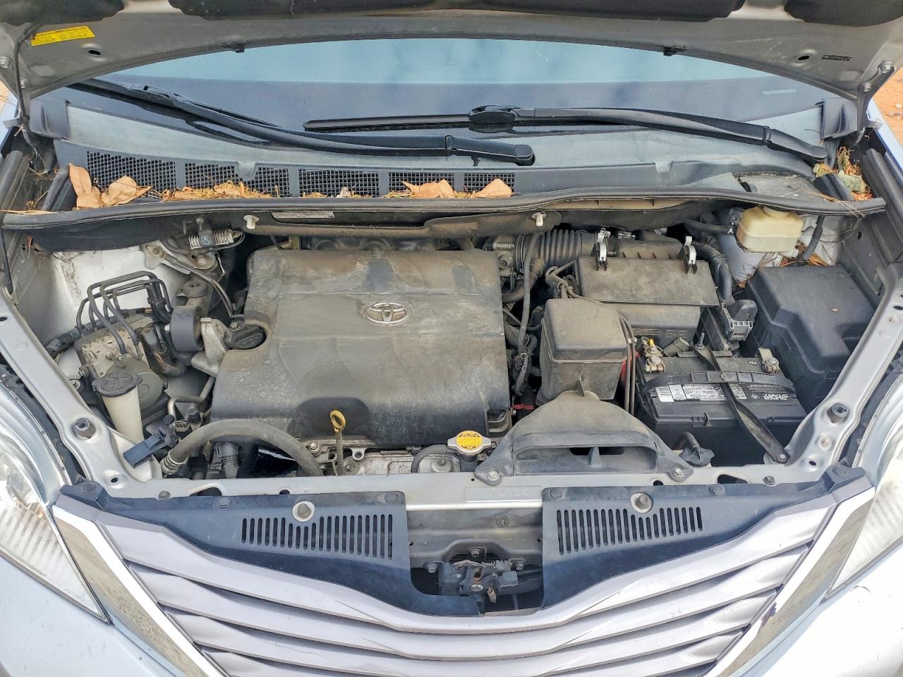 2015 Toyota Sienna Xle 8-passenger Silver vin: 5TDYK3DC8FS631779