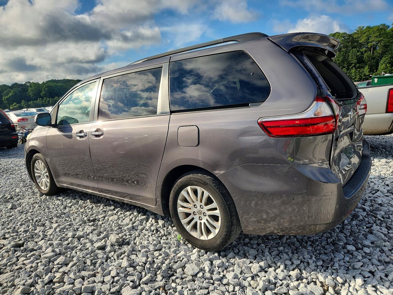 2015 Toyota Sienna Xle 8-passenger Gray vin: 5TDYK3DC8FS633645