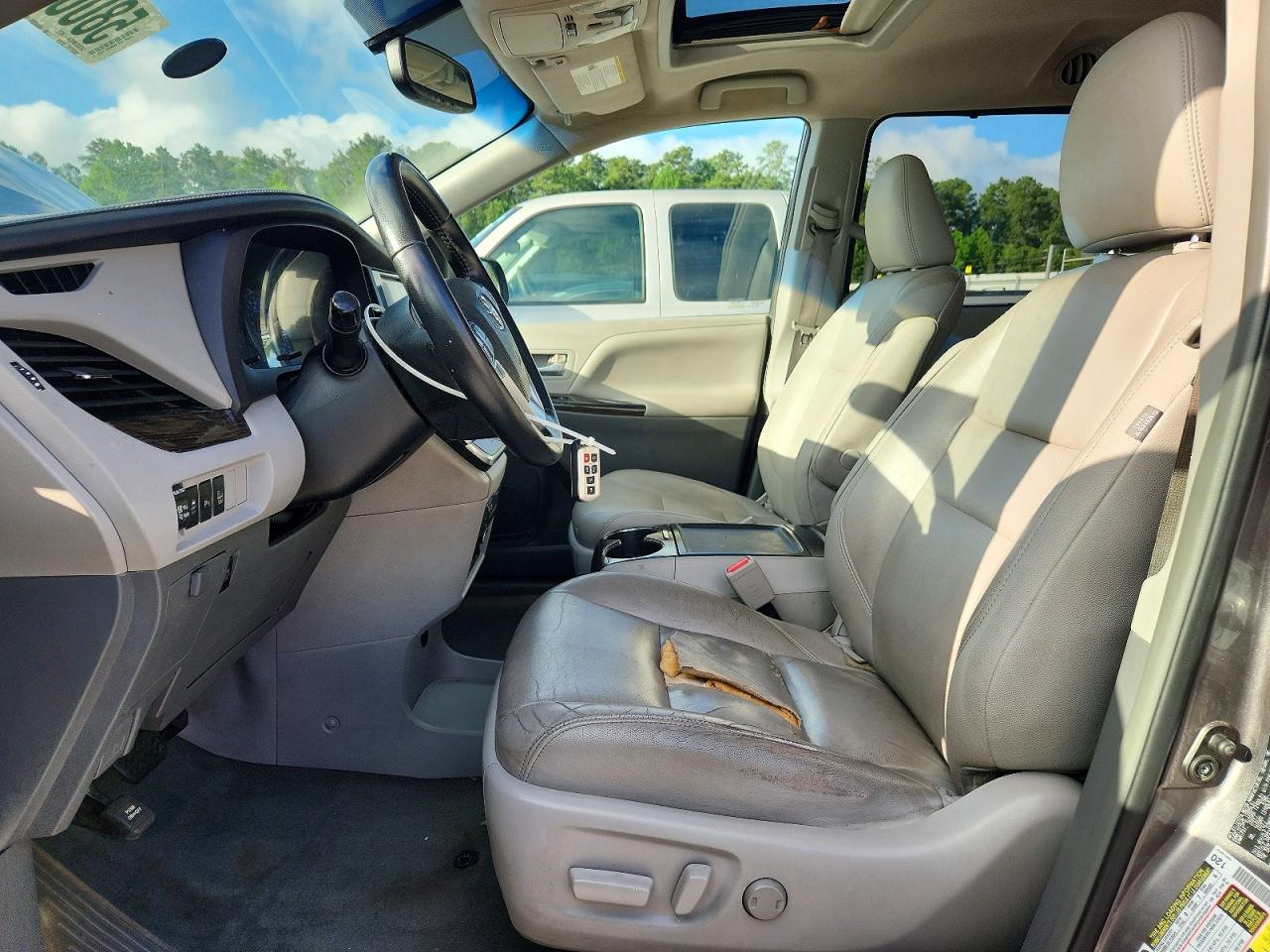 2015 Toyota Sienna Xle 8-passenger Gray vin: 5TDYK3DC8FS633645