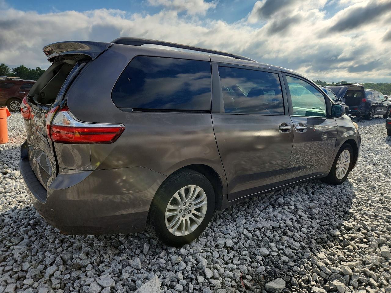 2015 Toyota Sienna Xle 8-passenger Gray vin: 5TDYK3DC8FS633645