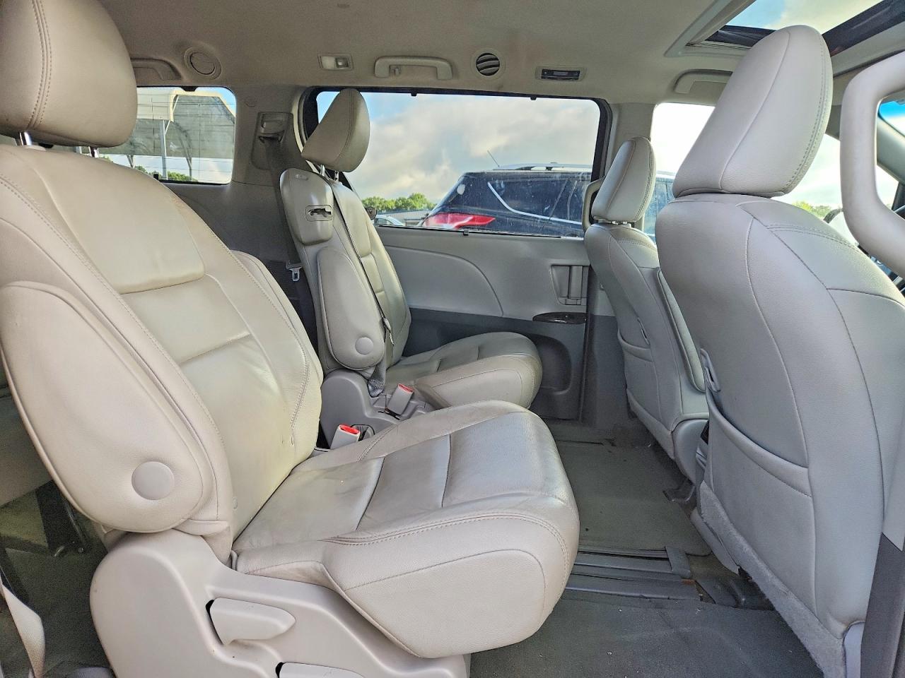2015 Toyota Sienna Xle 8-passenger Gray vin: 5TDYK3DC8FS633645