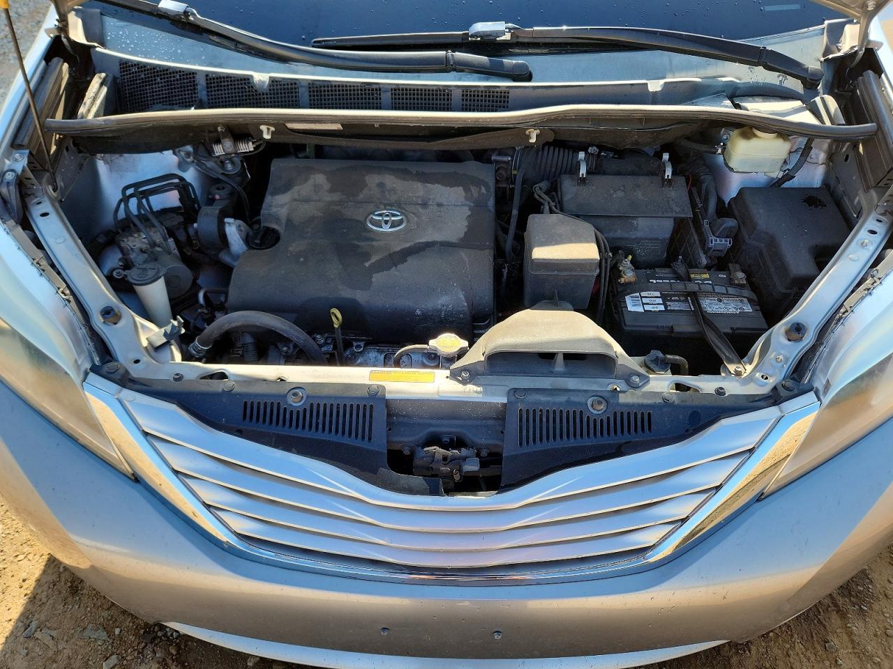 2015 Toyota Sienna Limited 7-passenger Silver vin: 5TDYK3DC8FS634908