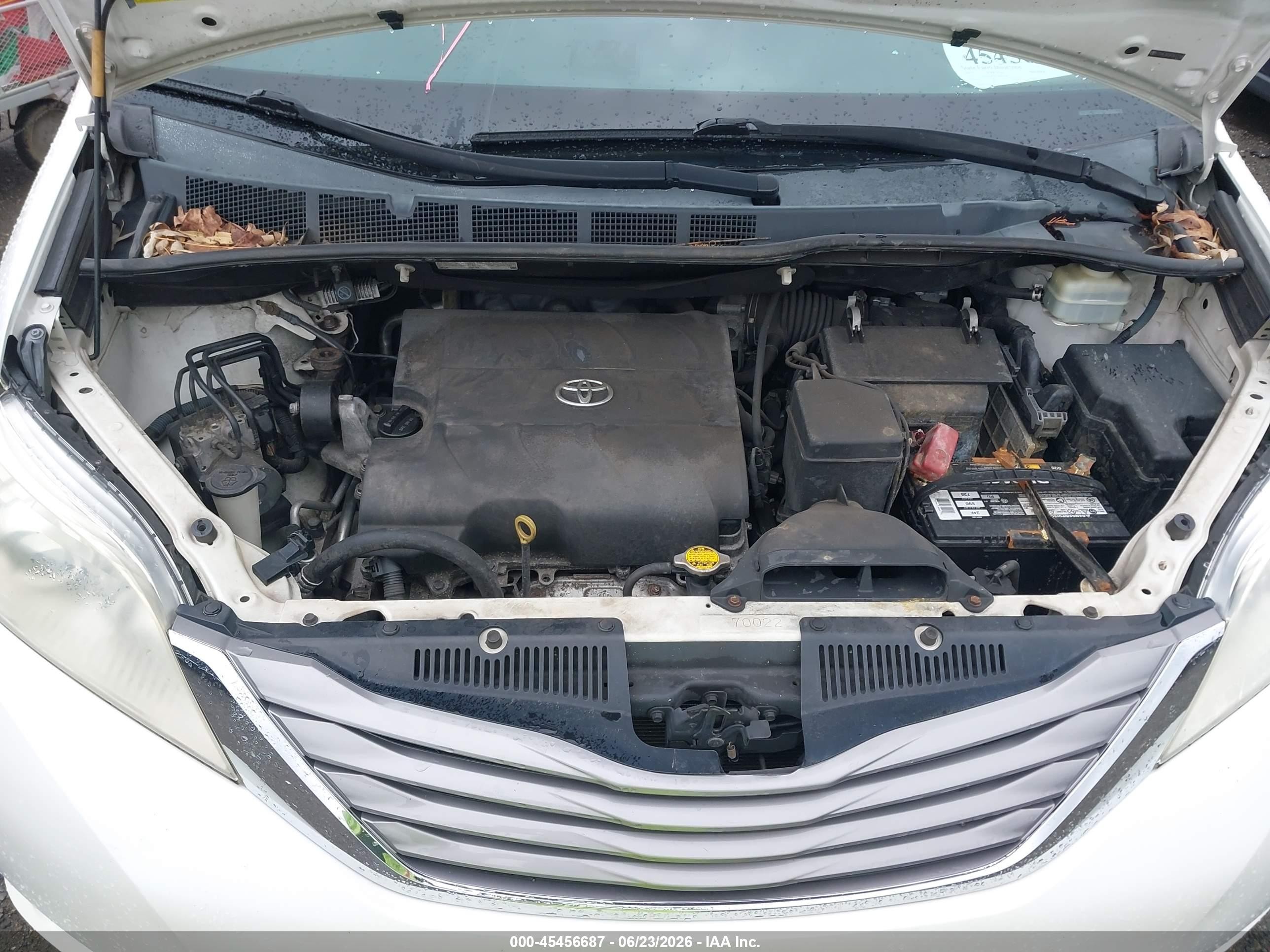 2015 Toyota Sienna Xle 8 Passenger White vin: 5TDYK3DC8FS643768