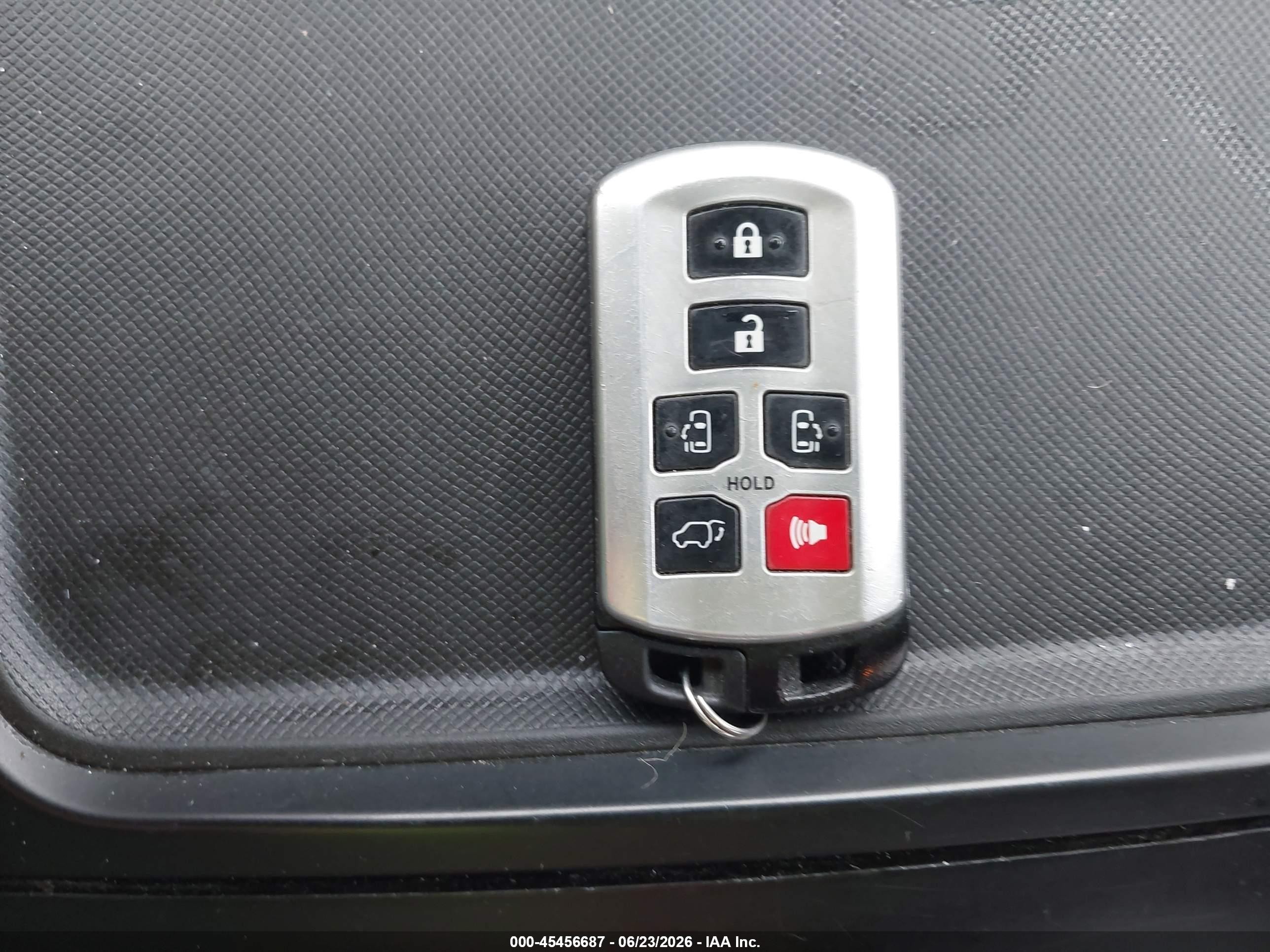 2015 Toyota Sienna Xle 8 Passenger White vin: 5TDYK3DC8FS643768