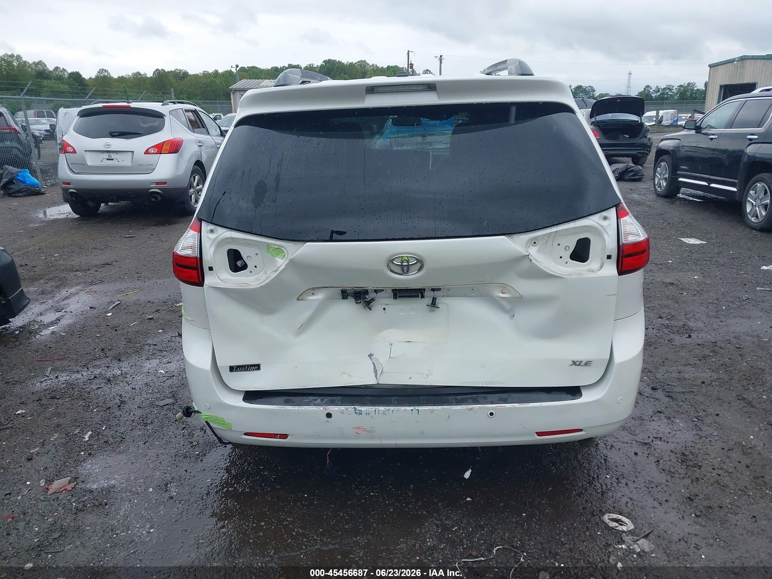 2015 Toyota Sienna Xle 8 Passenger White vin: 5TDYK3DC8FS643768