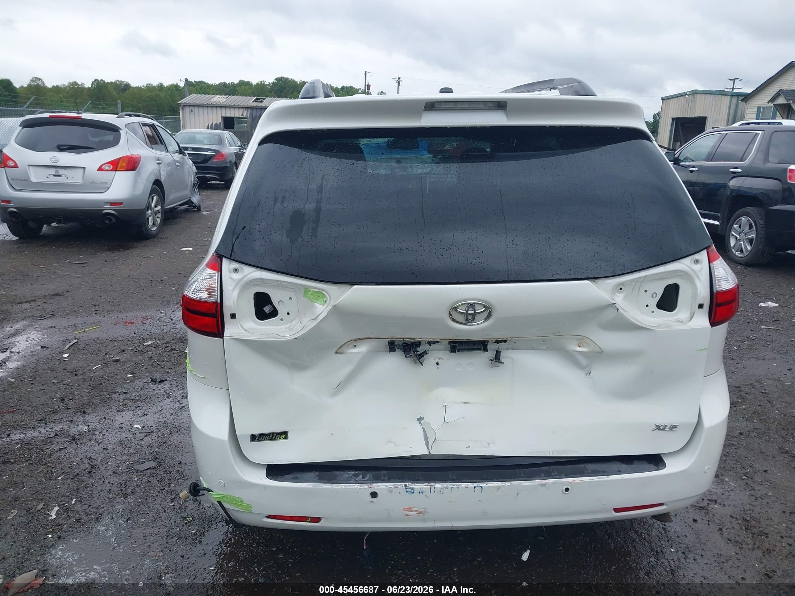 2015 Toyota Sienna Xle 8 Passenger White vin: 5TDYK3DC8FS643768