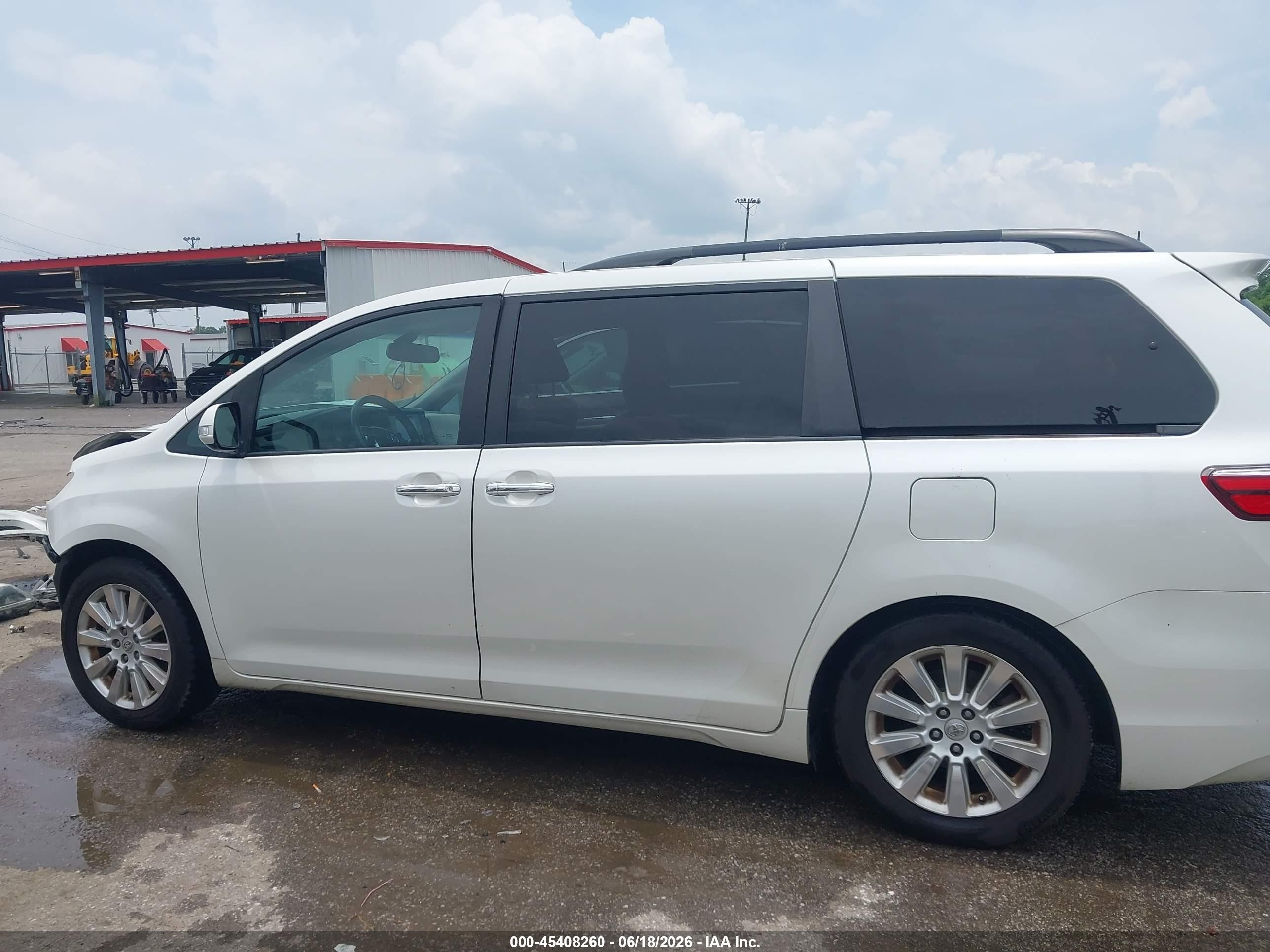 2015 Toyota Sienna Limited Premium 7 Passenger White vin: 5TDYK3DC8FS654768