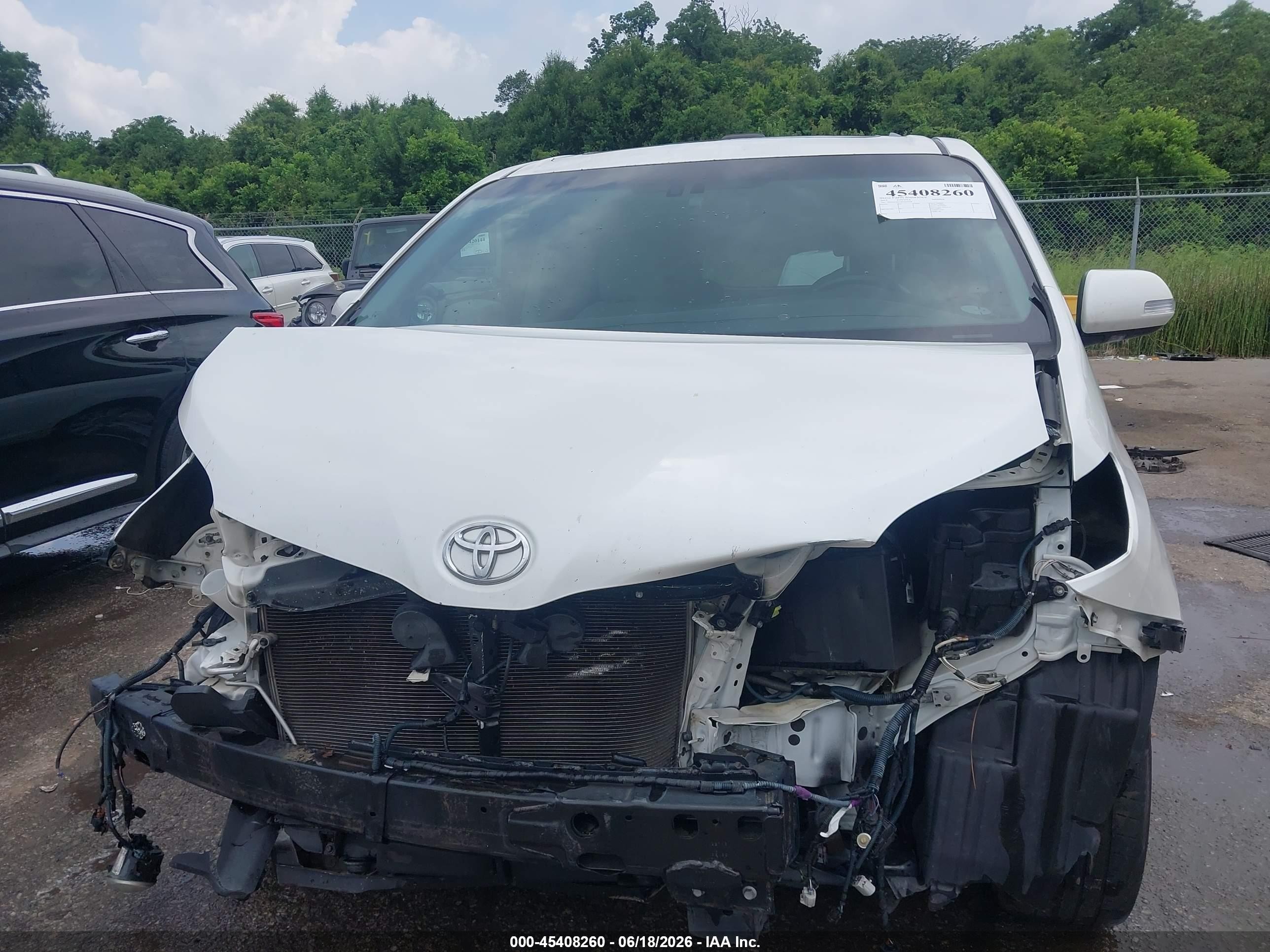 2015 Toyota Sienna Limited Premium 7 Passenger White vin: 5TDYK3DC8FS654768