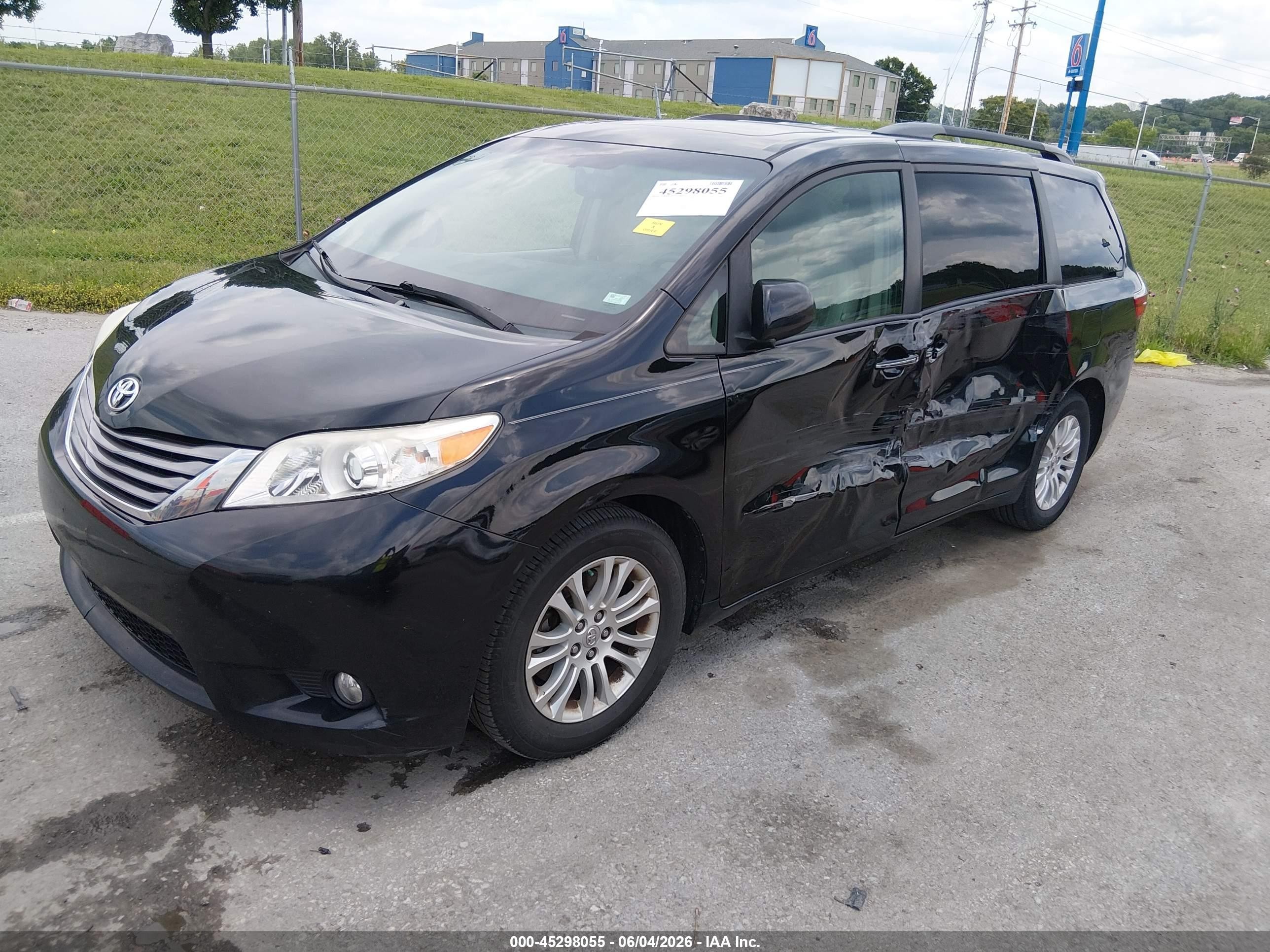 2015 Toyota Sienna Xle 8 Passenger Black vin: 5TDYK3DC8FS655080