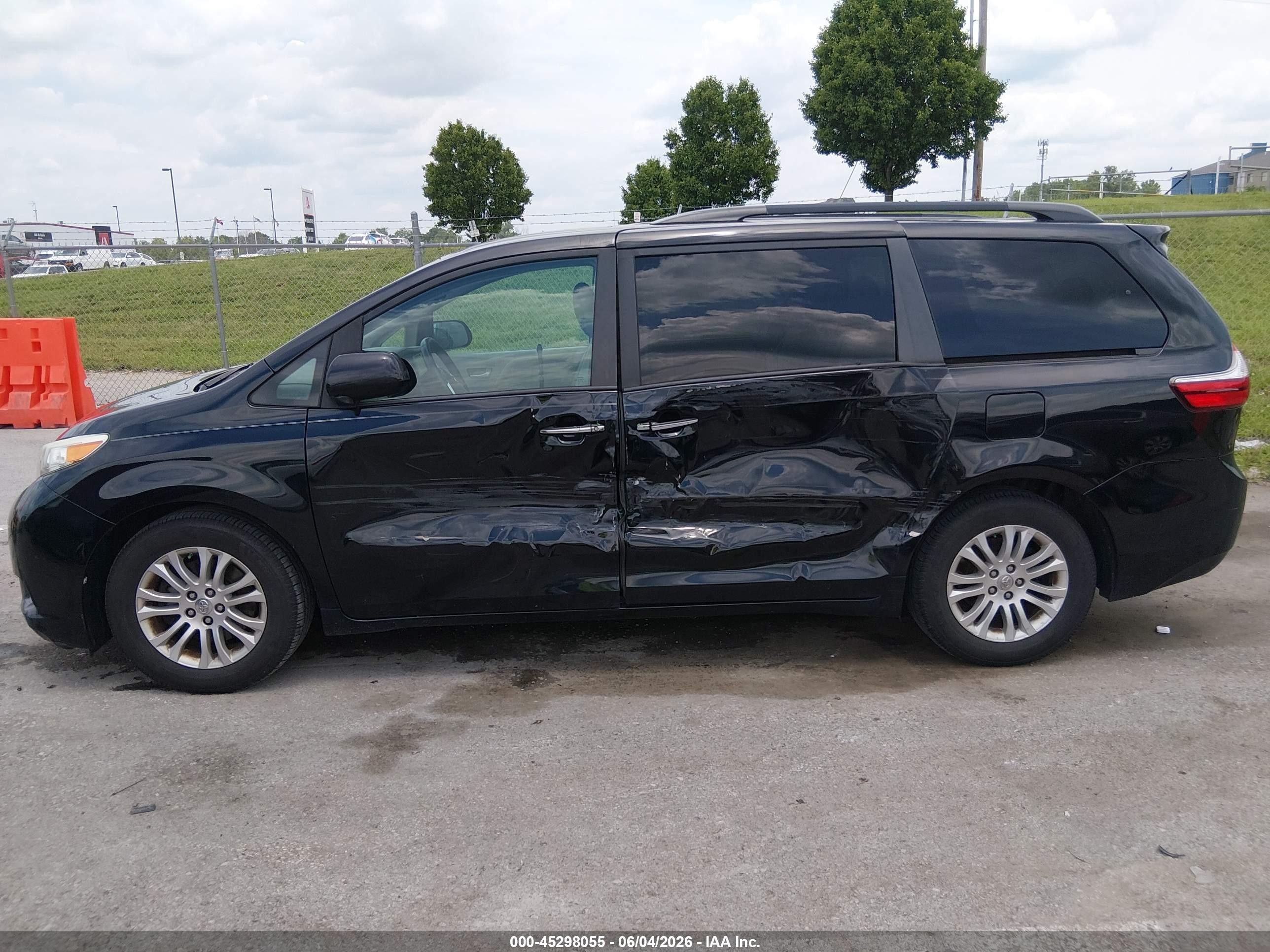 2015 Toyota Sienna Xle 8 Passenger Black vin: 5TDYK3DC8FS655080
