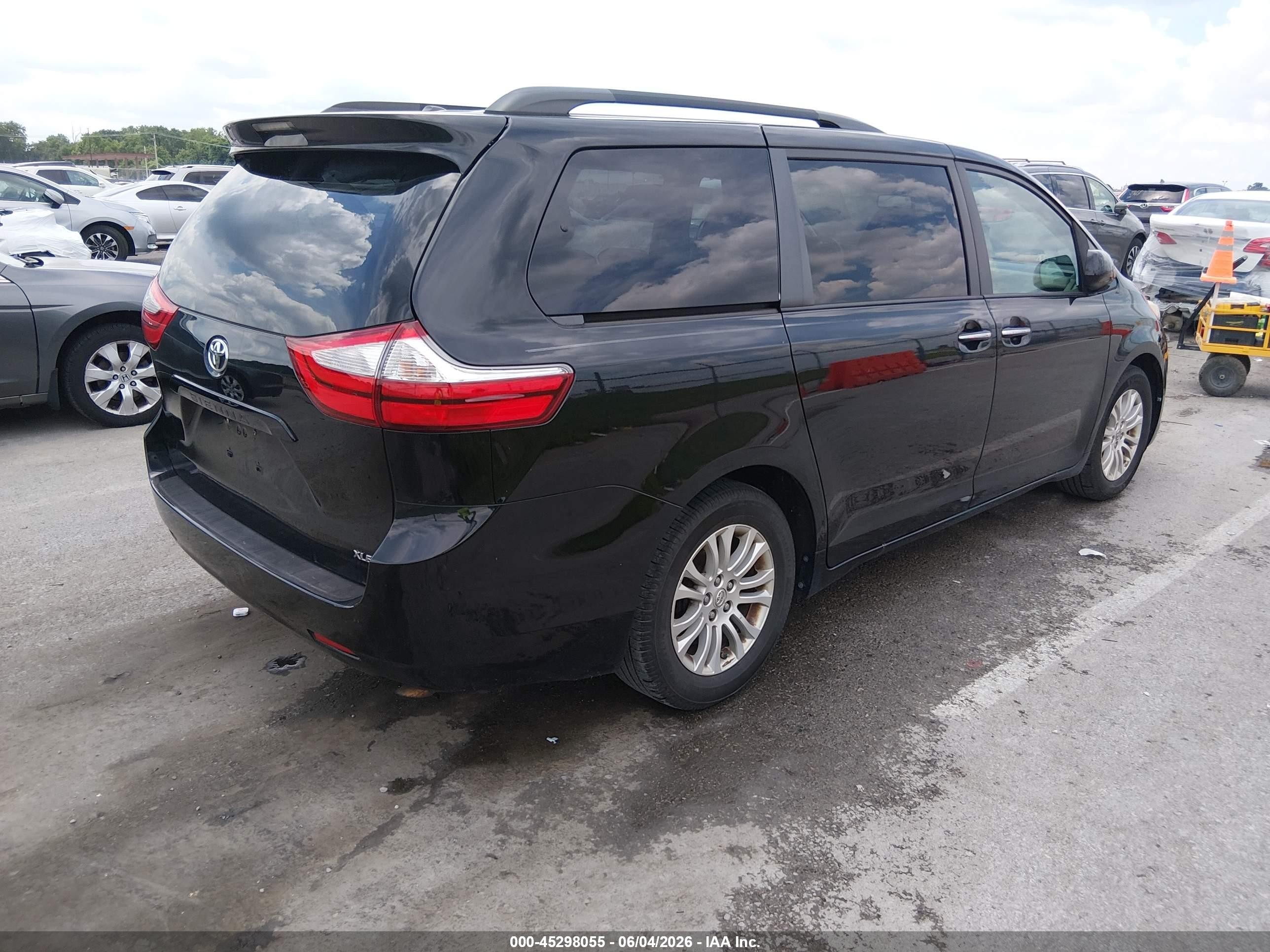 2015 Toyota Sienna Xle 8 Passenger Black vin: 5TDYK3DC8FS655080