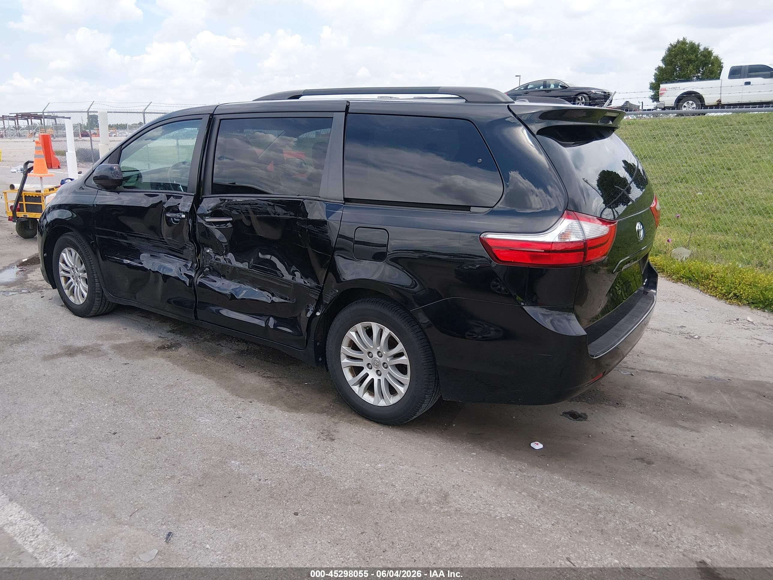 2015 Toyota Sienna Xle 8 Passenger Black vin: 5TDYK3DC8FS655080