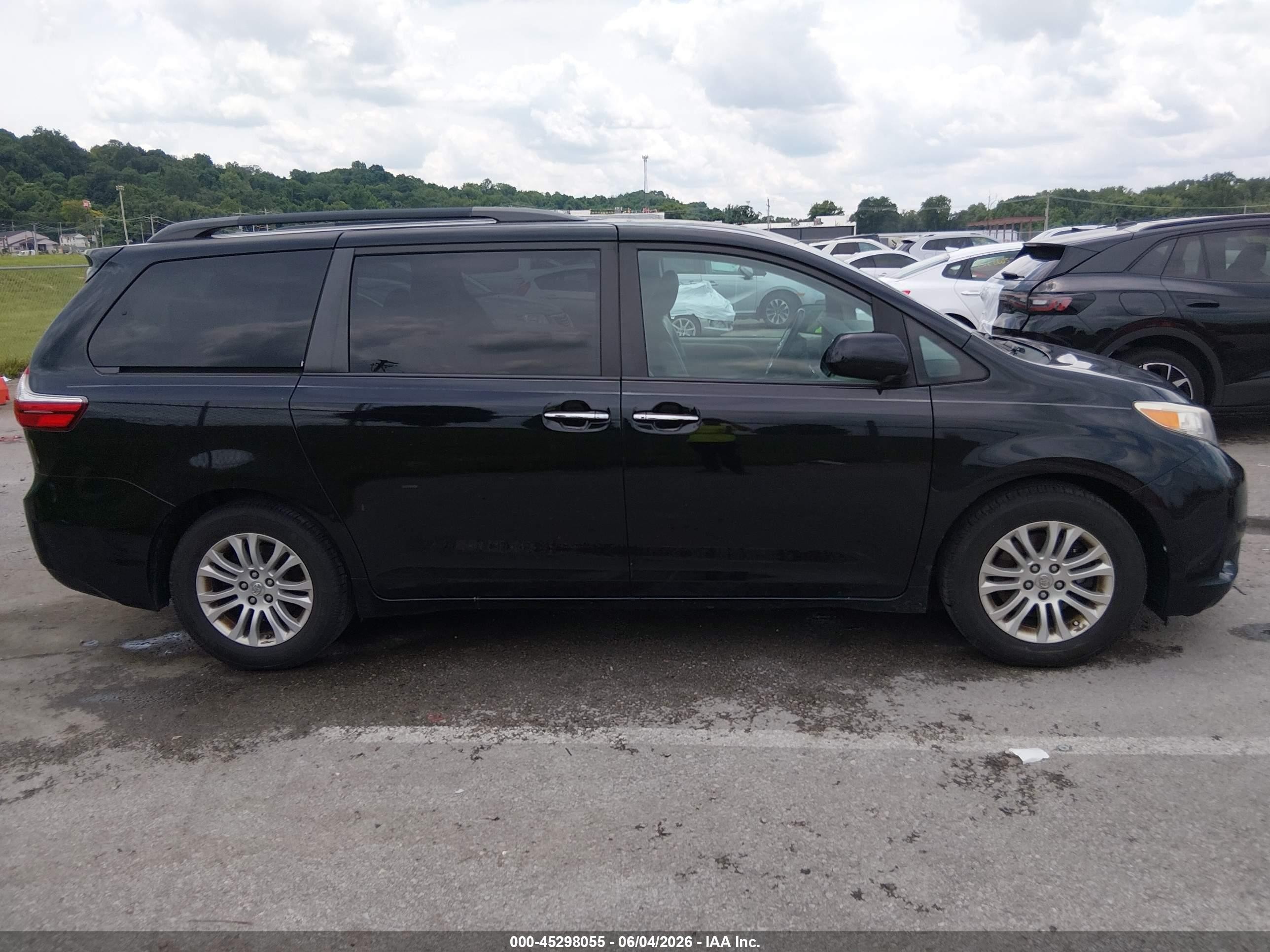 2015 Toyota Sienna Xle 8 Passenger Black vin: 5TDYK3DC8FS655080