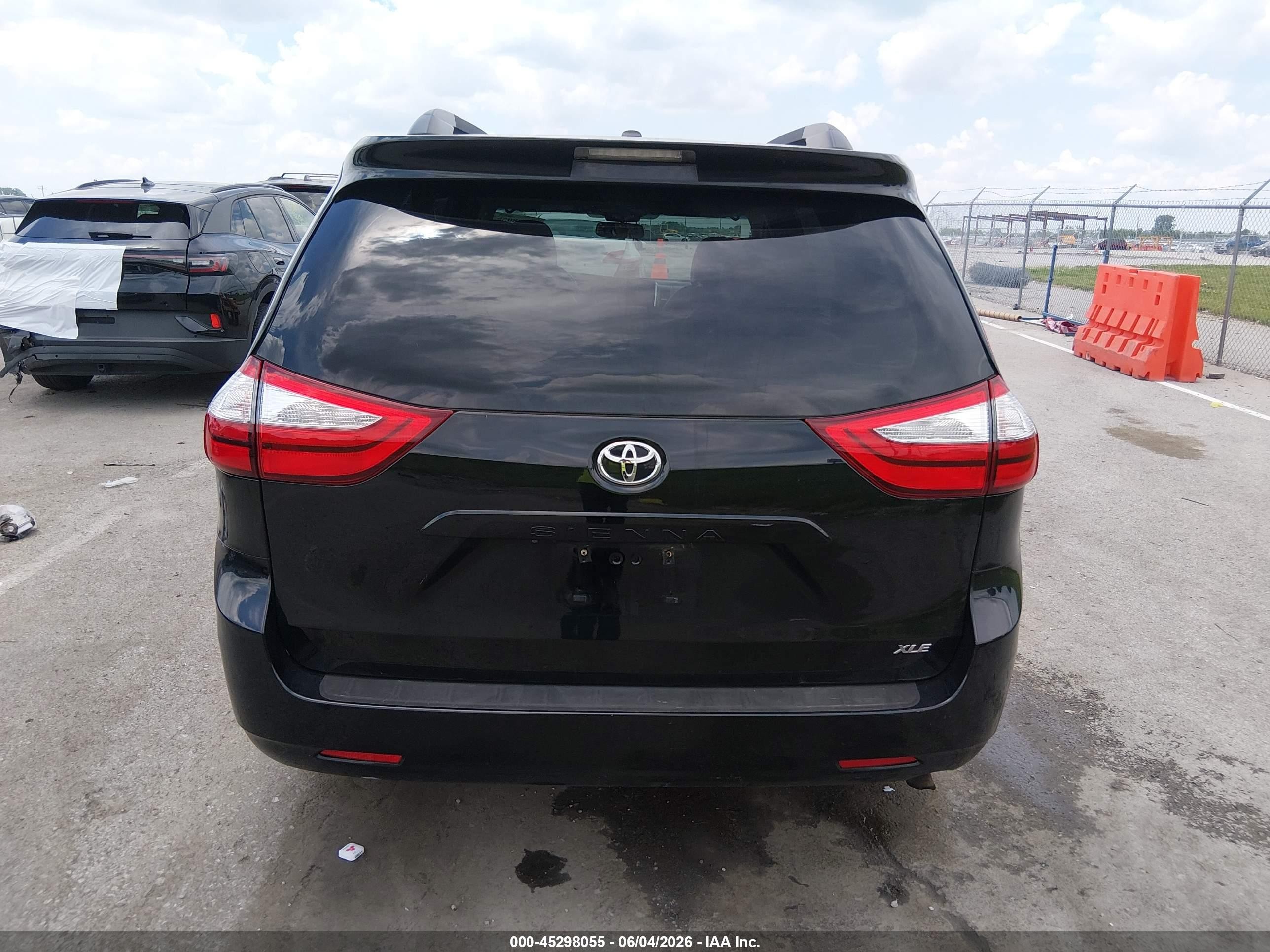 2015 Toyota Sienna Xle 8 Passenger Black vin: 5TDYK3DC8FS655080