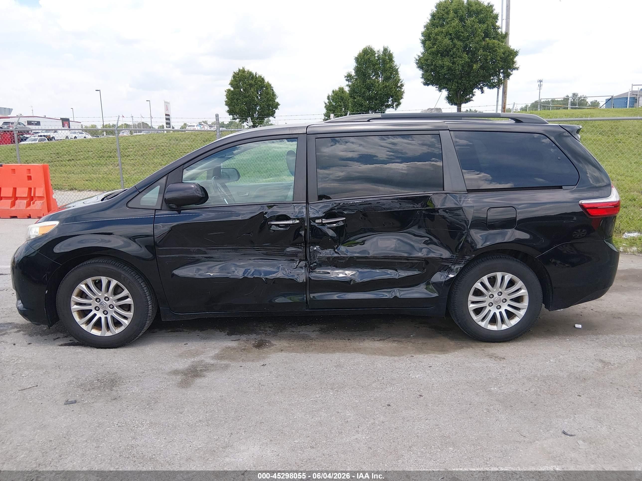 2015 Toyota Sienna Xle 8 Passenger Black vin: 5TDYK3DC8FS655080