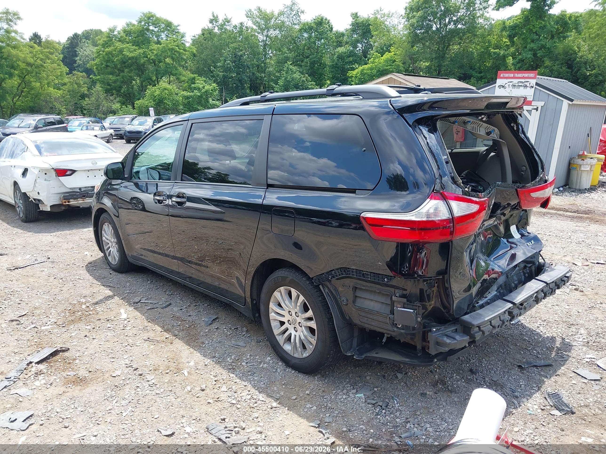 2015 Toyota Sienna Xle 8 Passenger Black vin: 5TDYK3DC8FS676494