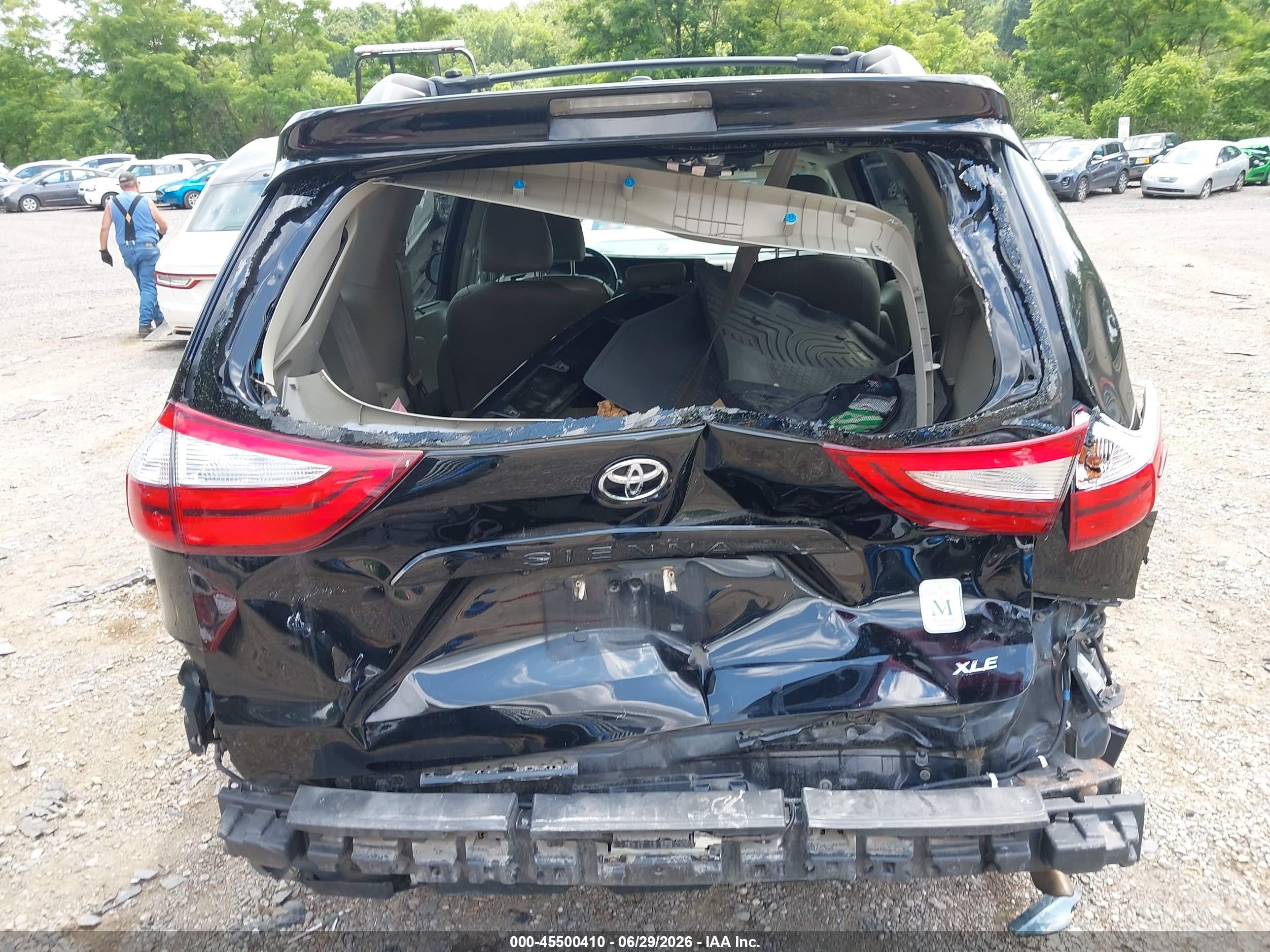 2015 Toyota Sienna Xle 8 Passenger Black vin: 5TDYK3DC8FS676494