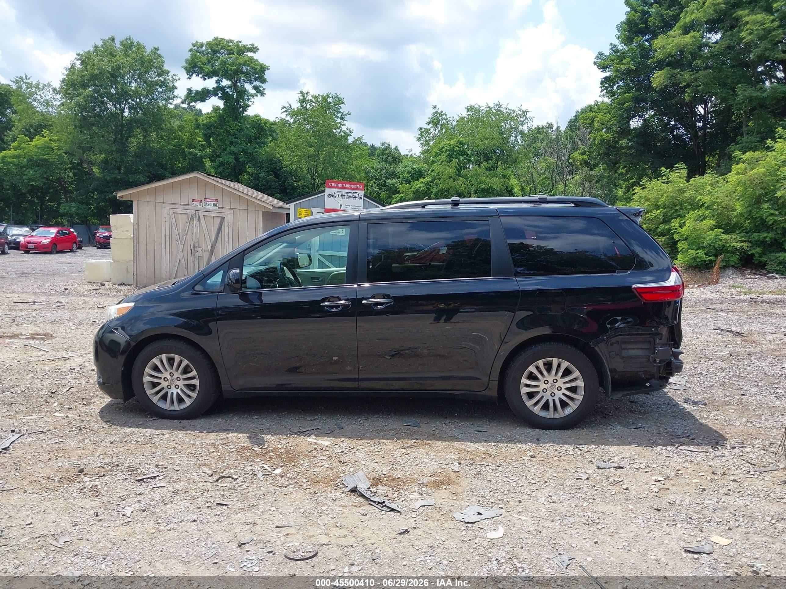 2015 Toyota Sienna Xle 8 Passenger Black vin: 5TDYK3DC8FS676494