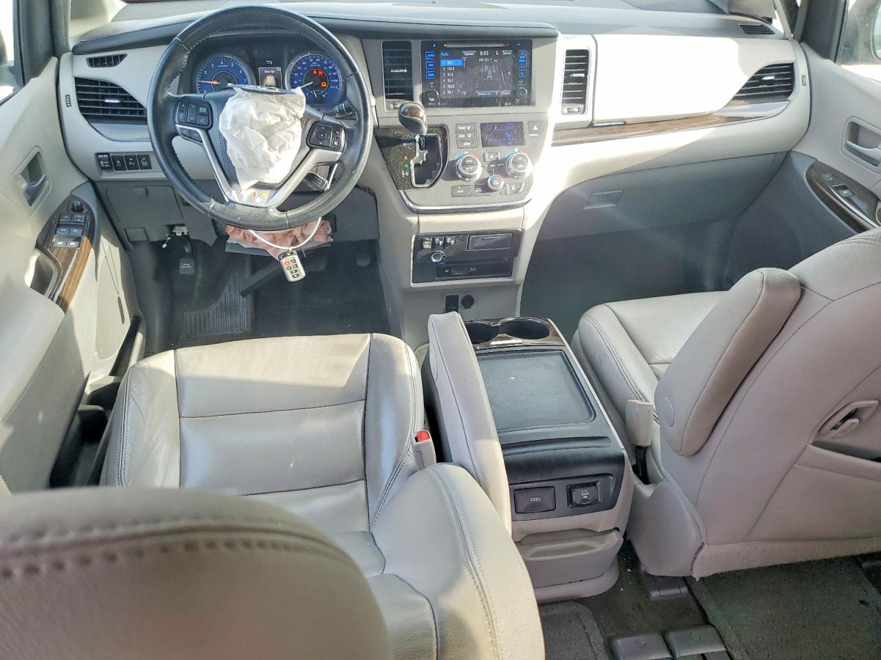 2015 Toyota Sienna Xle Premium 8-passenger Tan vin: 5TDYK3DC8FS677676