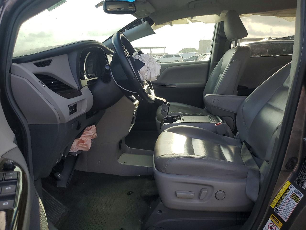 2015 Toyota Sienna Xle Premium 8-passenger Tan vin: 5TDYK3DC8FS677676