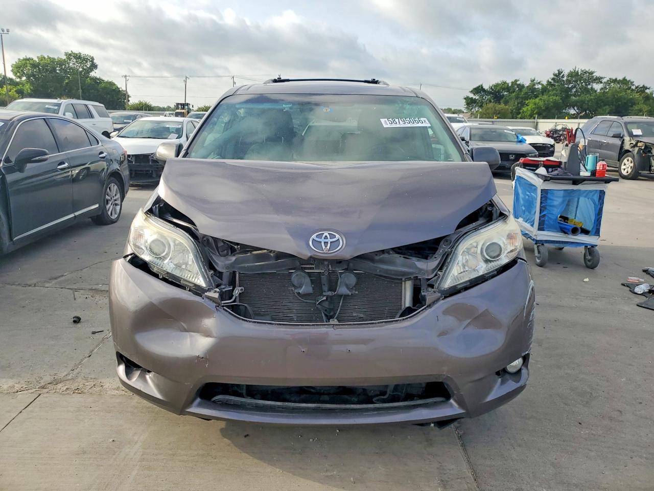 2015 Toyota Sienna Xle Premium 8-passenger Tan vin: 5TDYK3DC8FS677676