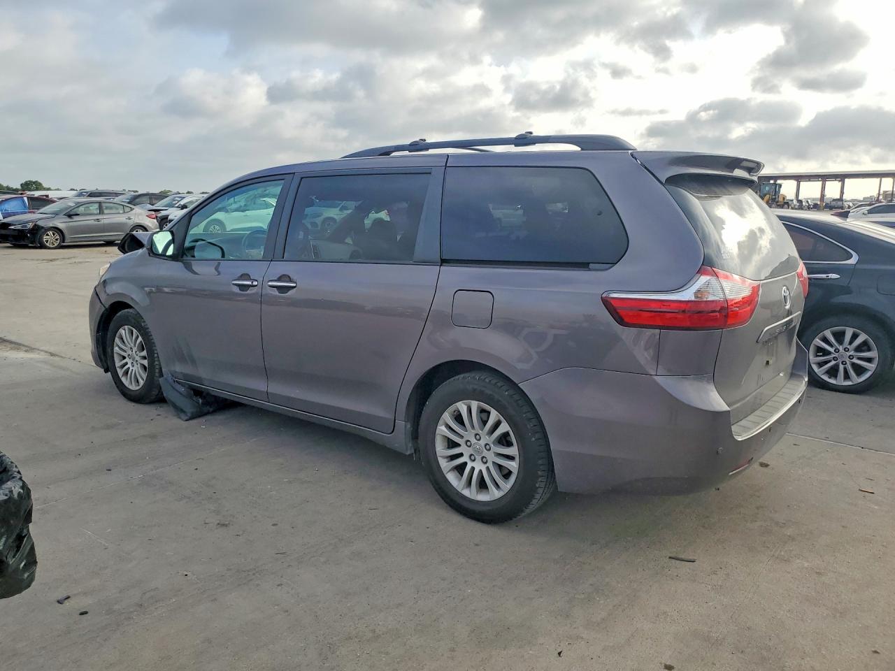2015 Toyota Sienna Xle Premium 8-passenger Tan vin: 5TDYK3DC8FS677676