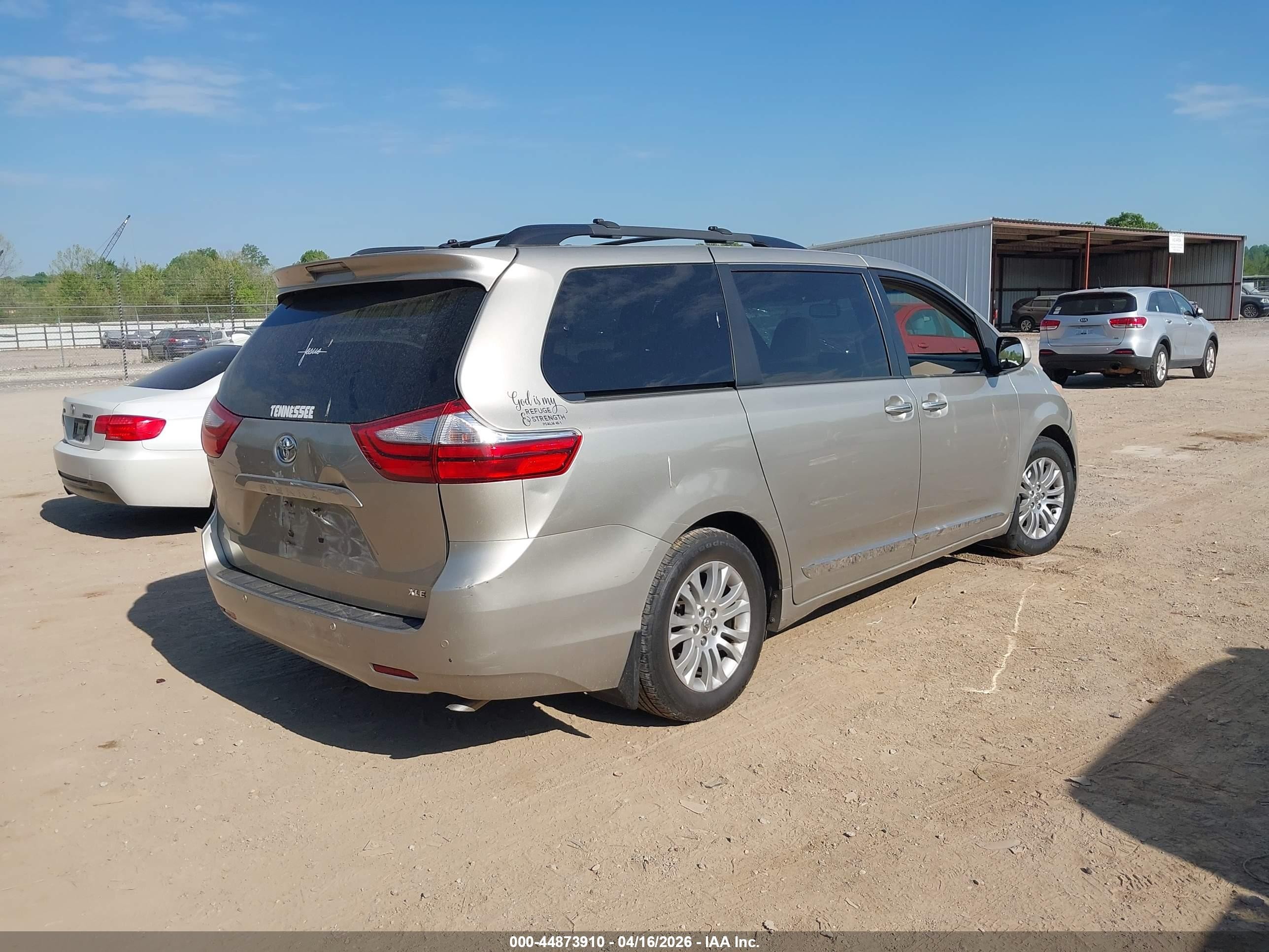 2015 Toyota Sienna Xle Premium 8 Passenger Silver vin: 5TDYK3DC8FS679511