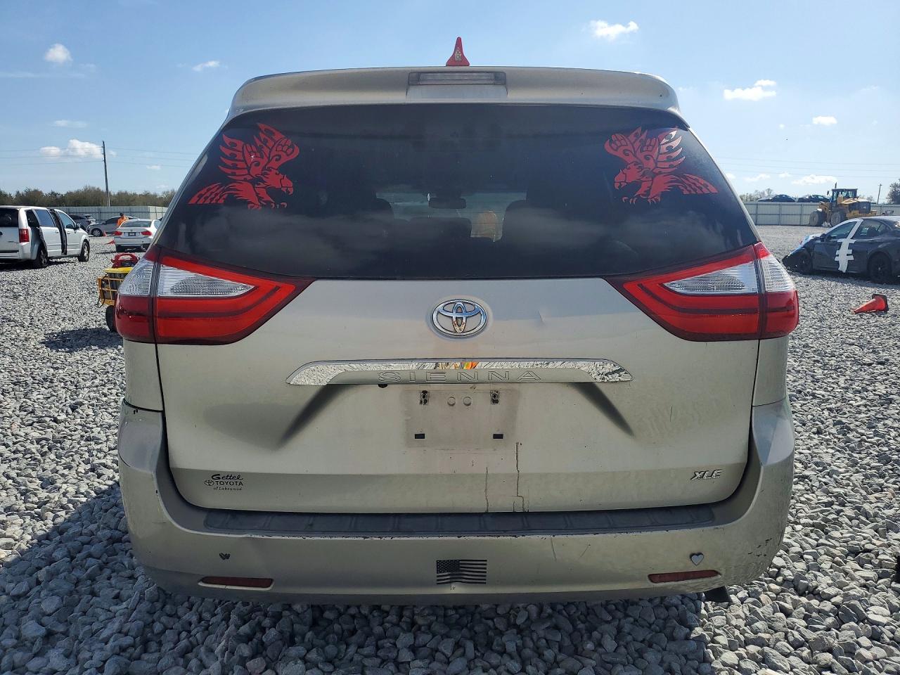 2015 Toyota Sienna Xle 8-passenger Beige vin: 5TDYK3DC8FS688872