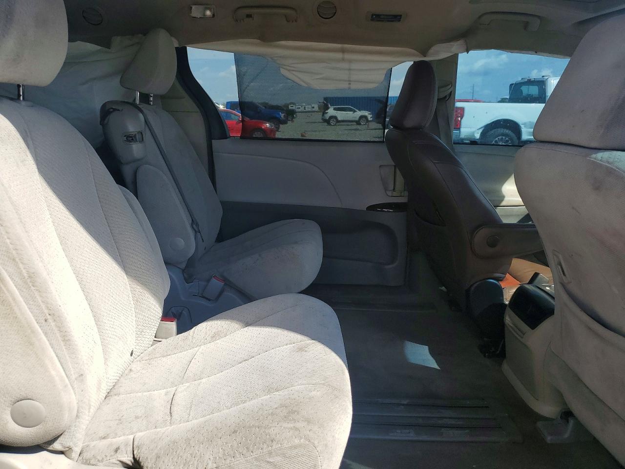 2015 Toyota Sienna Xle 8-passenger Beige vin: 5TDYK3DC8FS688872