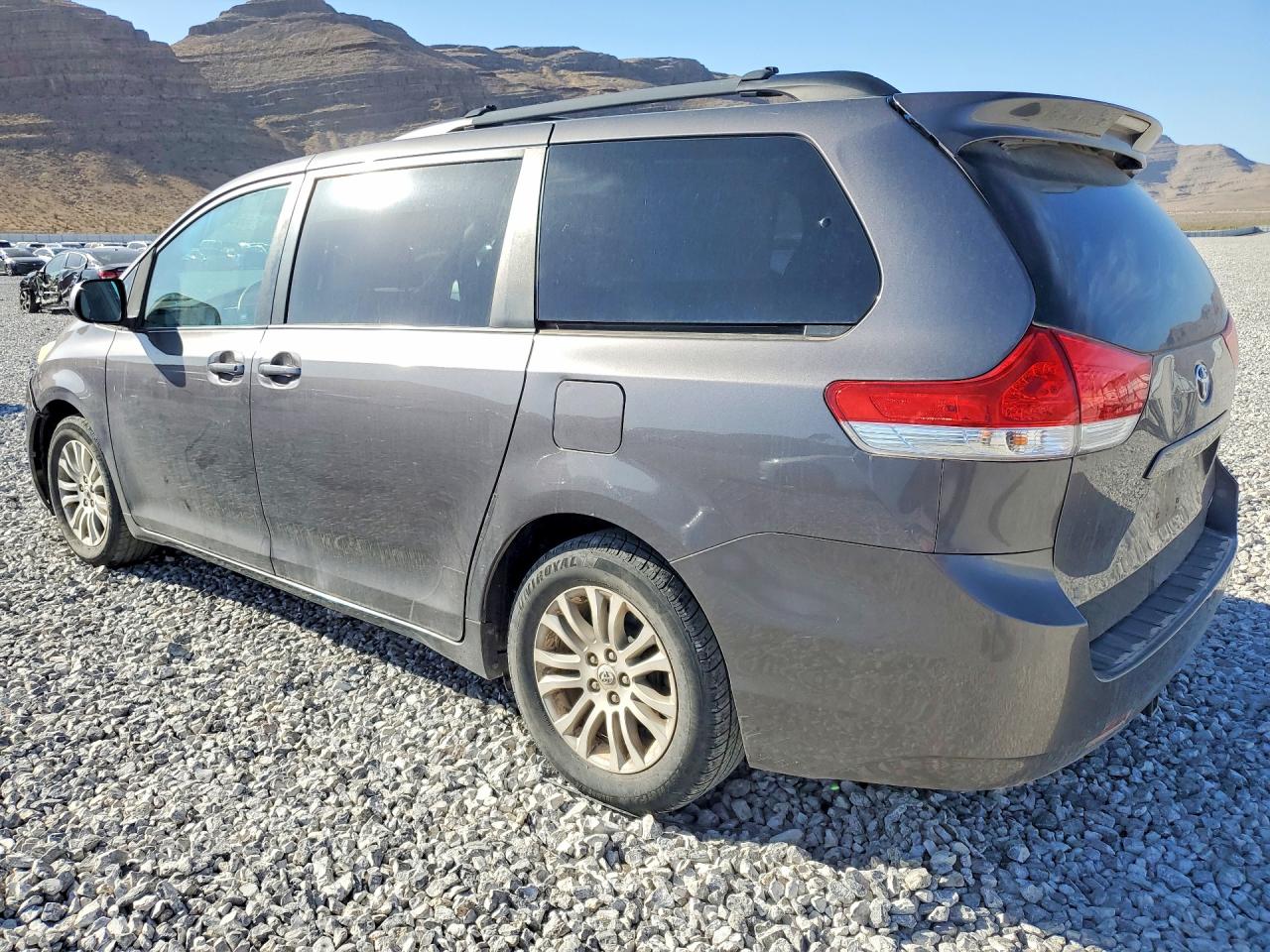 2011 Toyota Sienna Xle 8-passenger Gray vin: 5TDYK3DC9BS020556