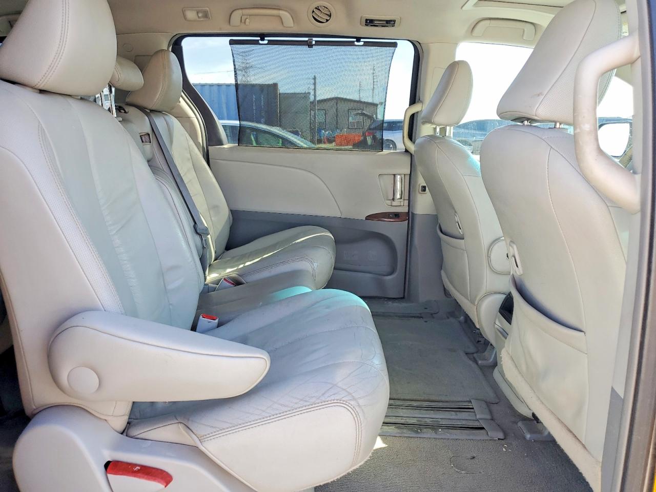 2011 Toyota Sienna Xle 8-passenger Gray vin: 5TDYK3DC9BS020556