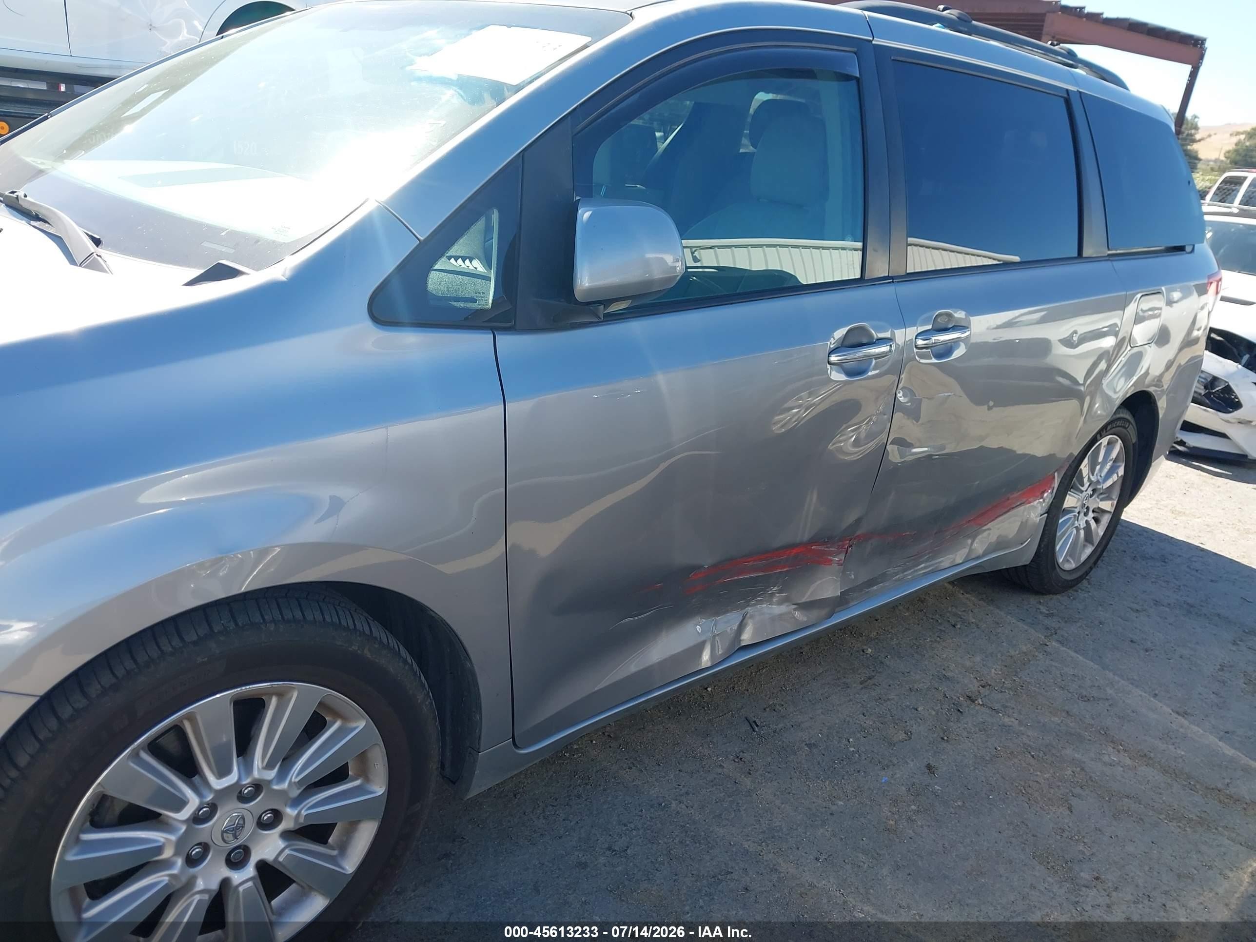 2011 Toyota Sienna Limited V6 Silver vin: 5TDYK3DC9BS029791