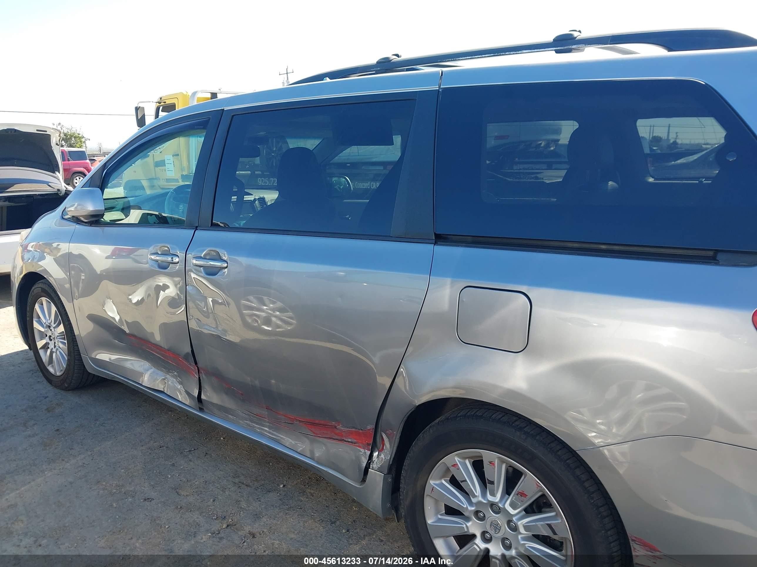 2011 Toyota Sienna Limited V6 Silver vin: 5TDYK3DC9BS029791