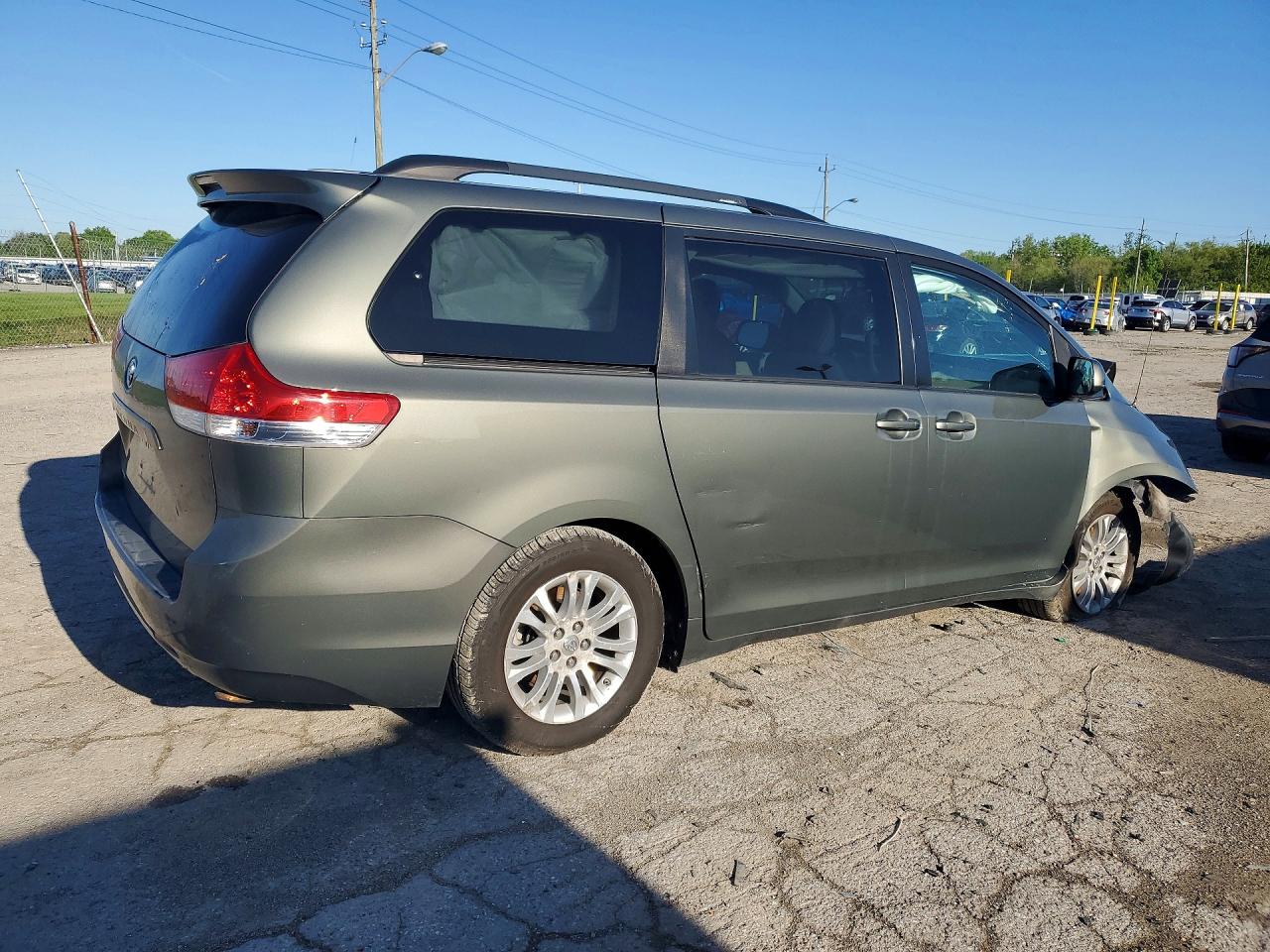 2011 Toyota Sienna Xle 8-passenger Gray vin: 5TDYK3DC9BS037857