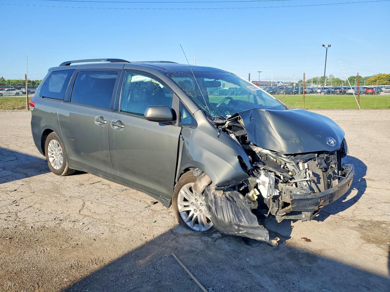 2011 Toyota Sienna Xle 8-passenger Gray vin: 5TDYK3DC9BS037857