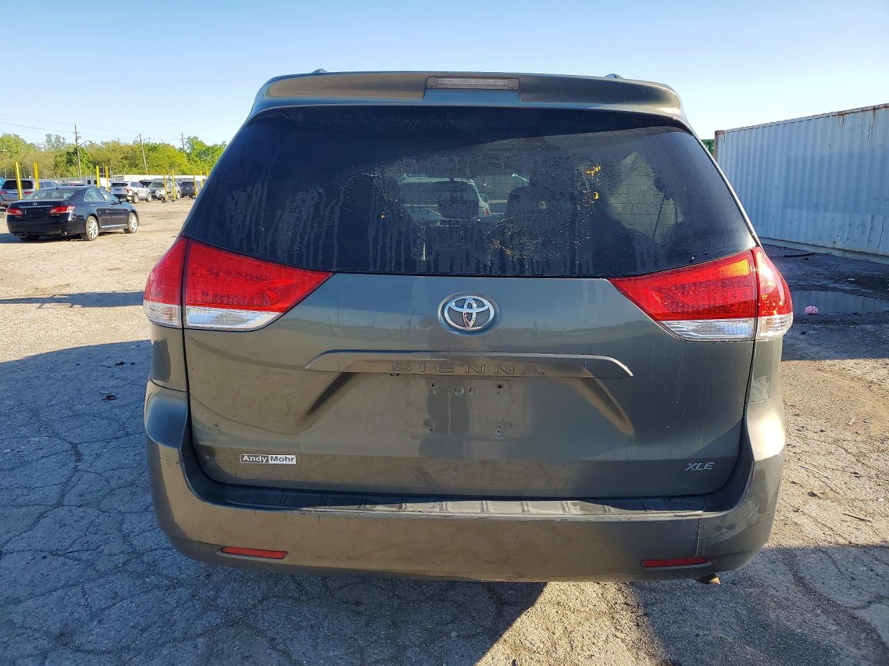 2011 Toyota Sienna Xle 8-passenger Gray vin: 5TDYK3DC9BS037857
