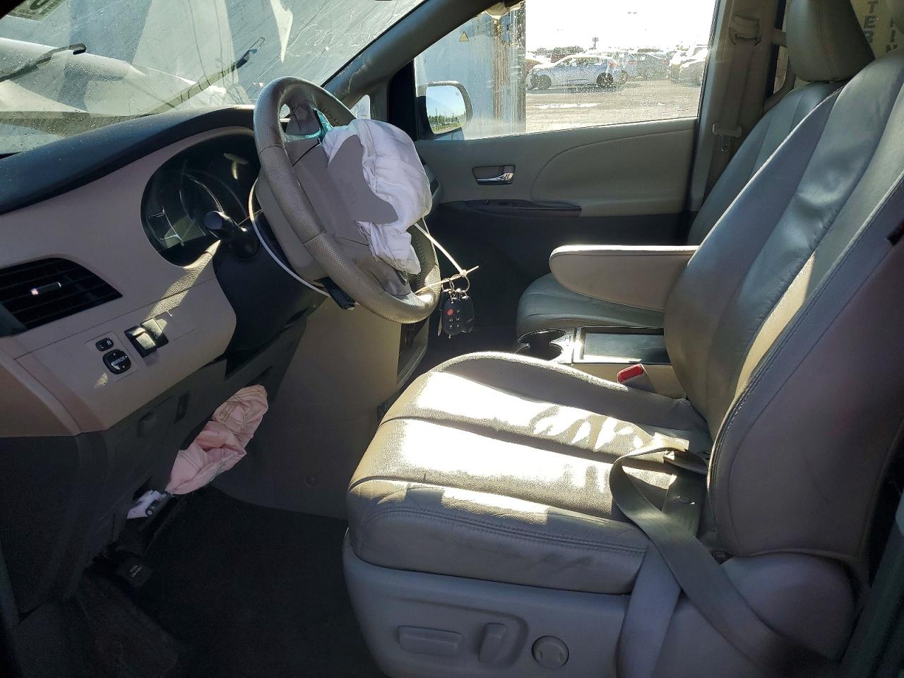 2011 Toyota Sienna Xle 8-passenger Gray vin: 5TDYK3DC9BS037857