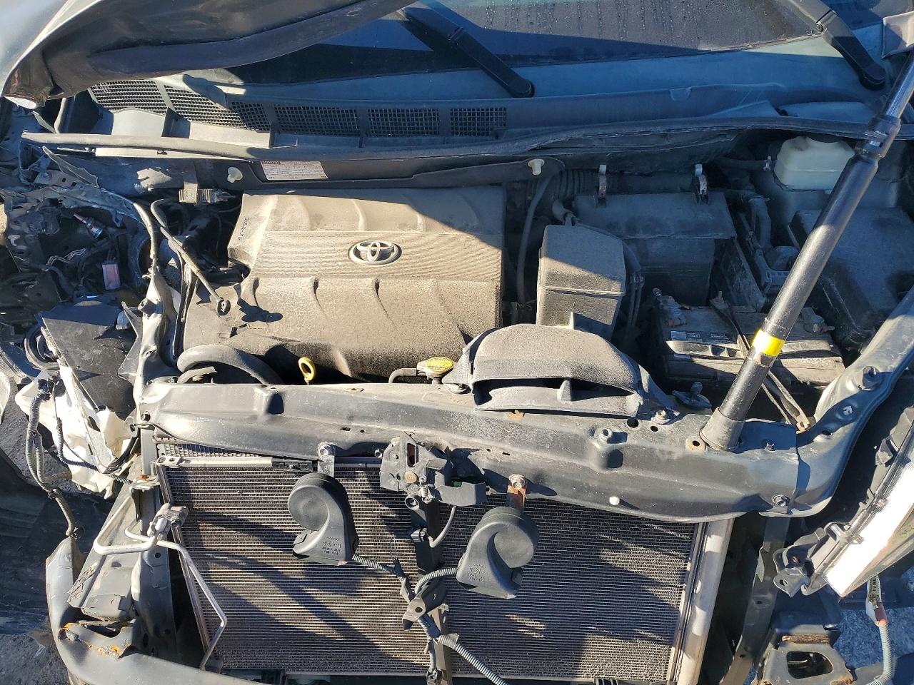 2011 Toyota Sienna Xle 8-passenger Gray vin: 5TDYK3DC9BS037857