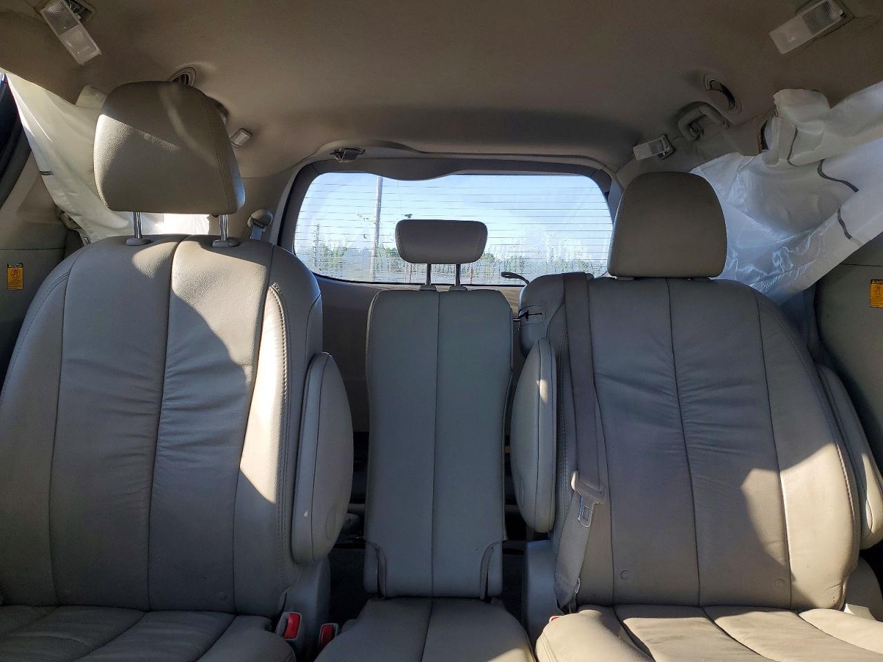 2011 Toyota Sienna Xle 8-passenger Gray vin: 5TDYK3DC9BS037857