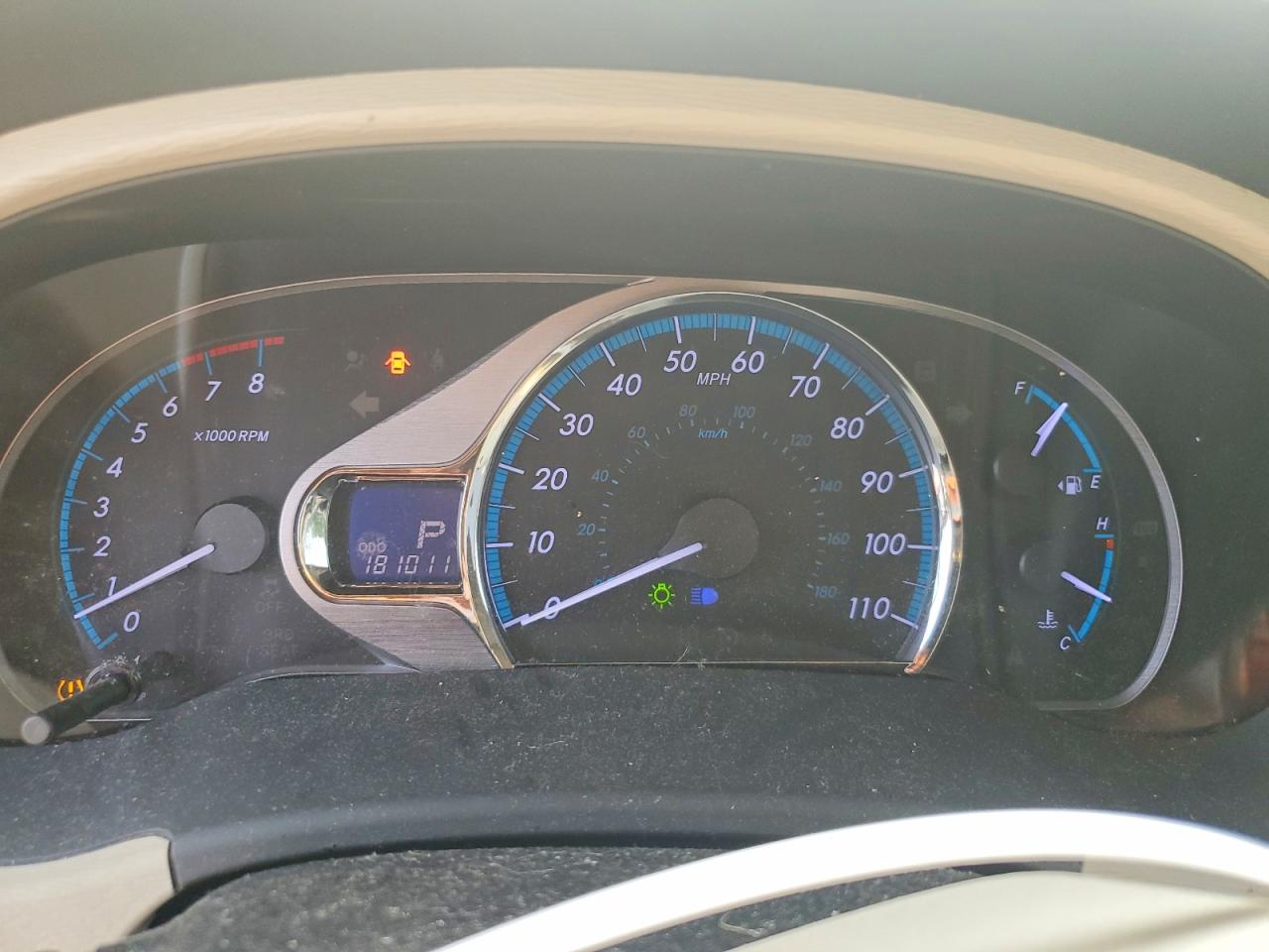 2011 Toyota Sienna Xle 8-passenger White vin: 5TDYK3DC9BS041357