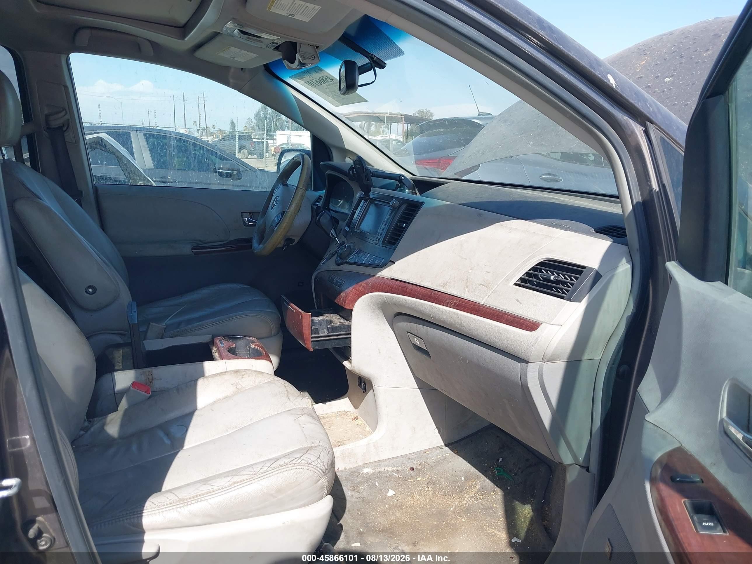 2011 Toyota Sienna Xle V6 Серый vin: 5TDYK3DC9BS072849