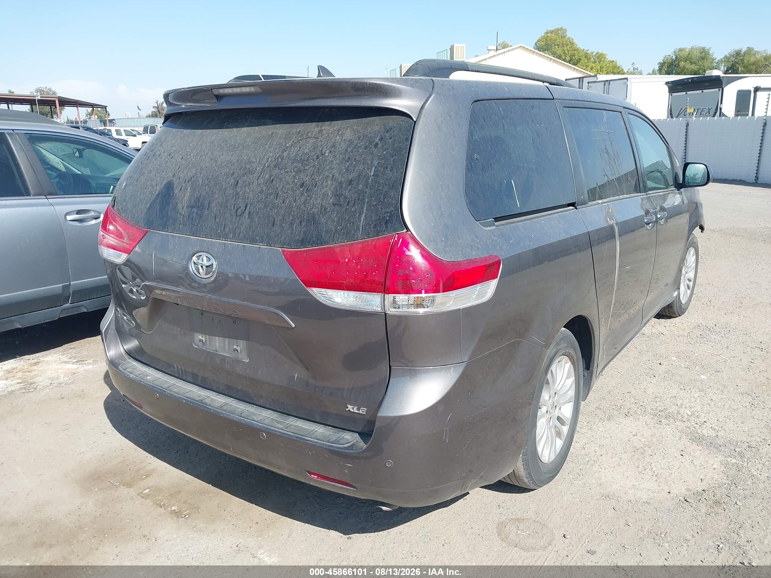 2011 Toyota Sienna Xle V6 Серый vin: 5TDYK3DC9BS072849