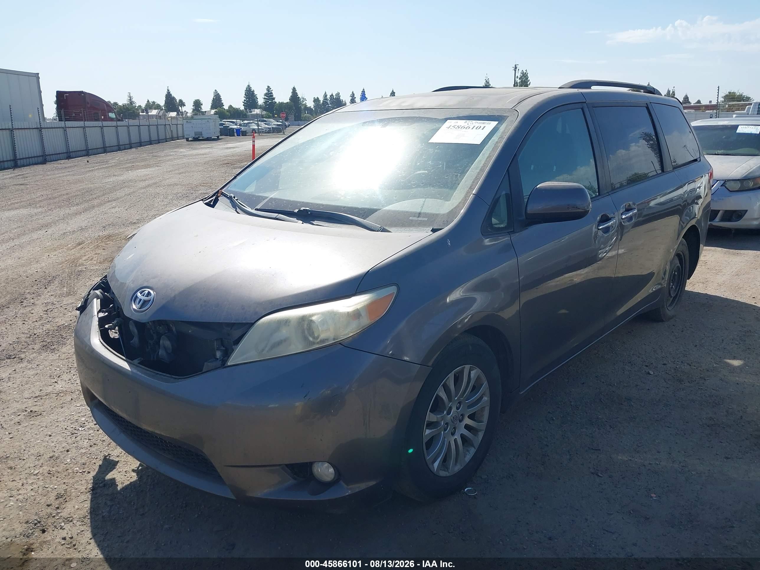 2011 Toyota Sienna Xle V6 Серый vin: 5TDYK3DC9BS072849